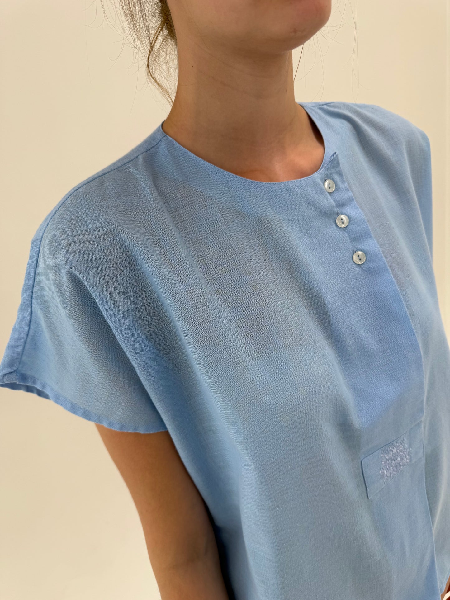 Top în croi retro modern baby blue din pânză de bumbac