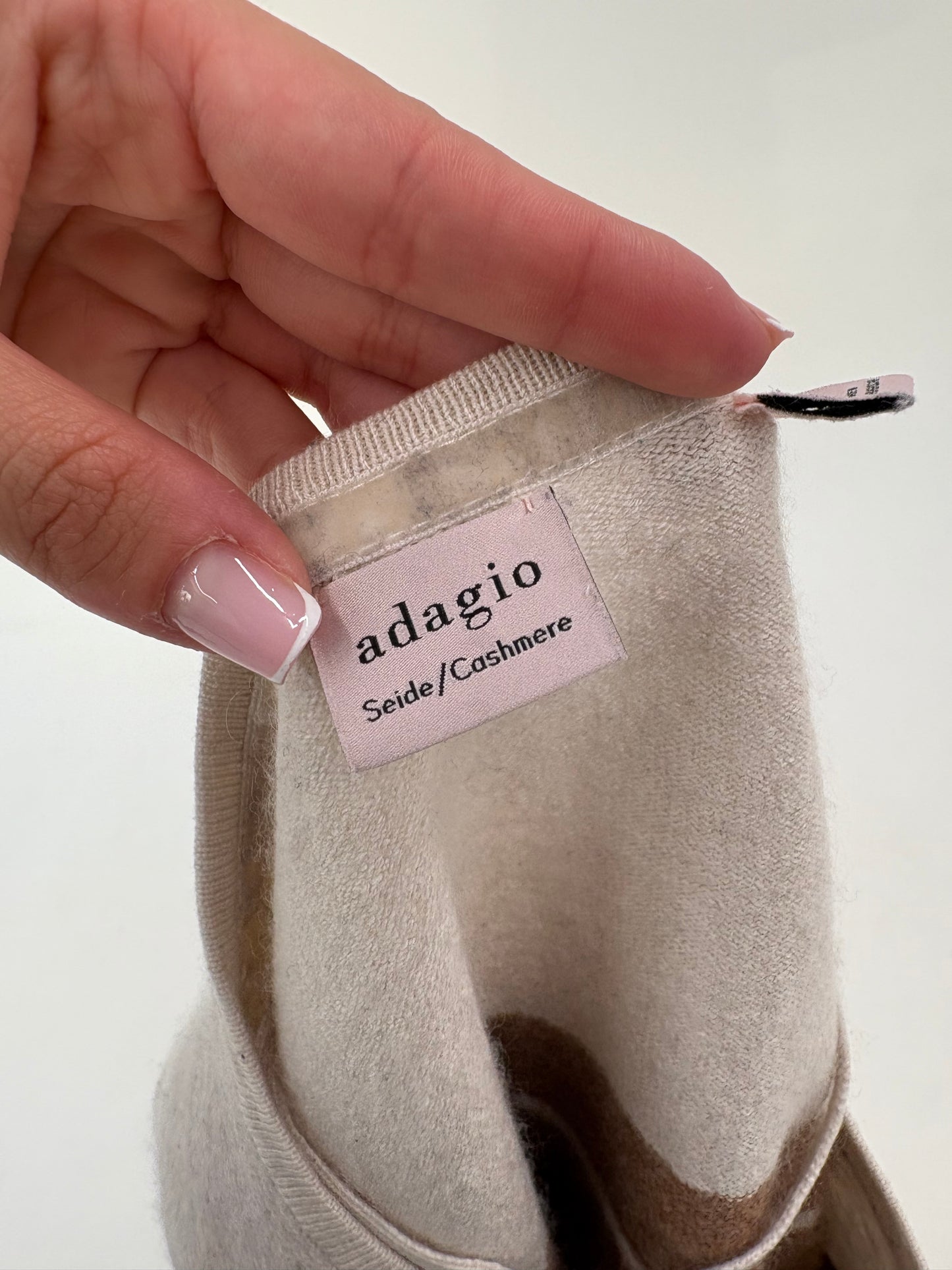 Pulover din cașmir și mătase naturală multiply în combinație de culori neutre