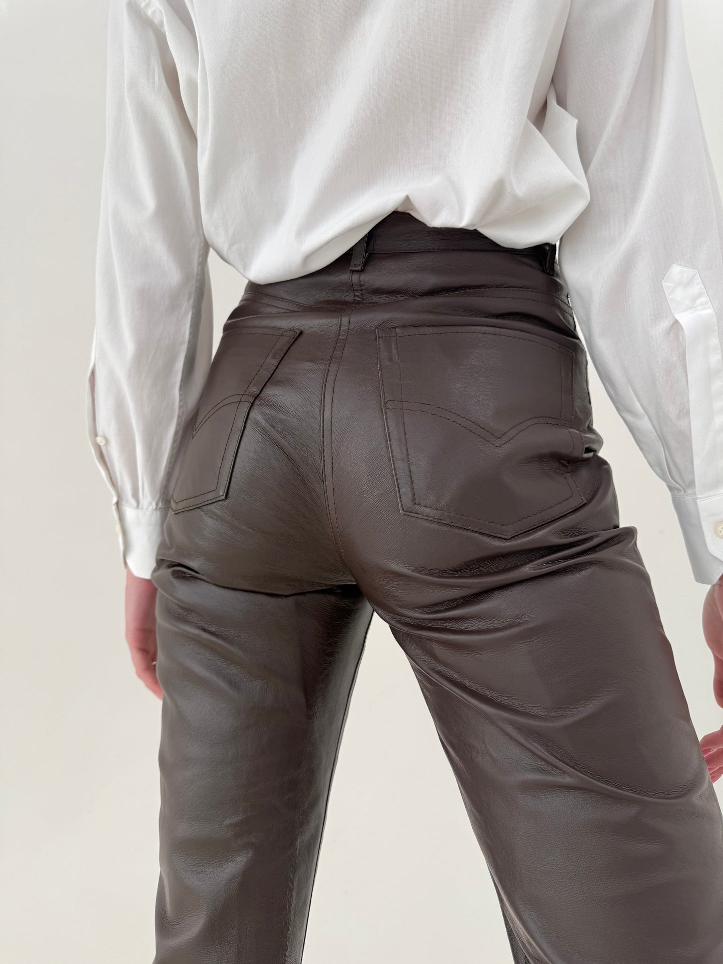 Pantaloni chocolate brown din piele naturală moale cu talie înaltă