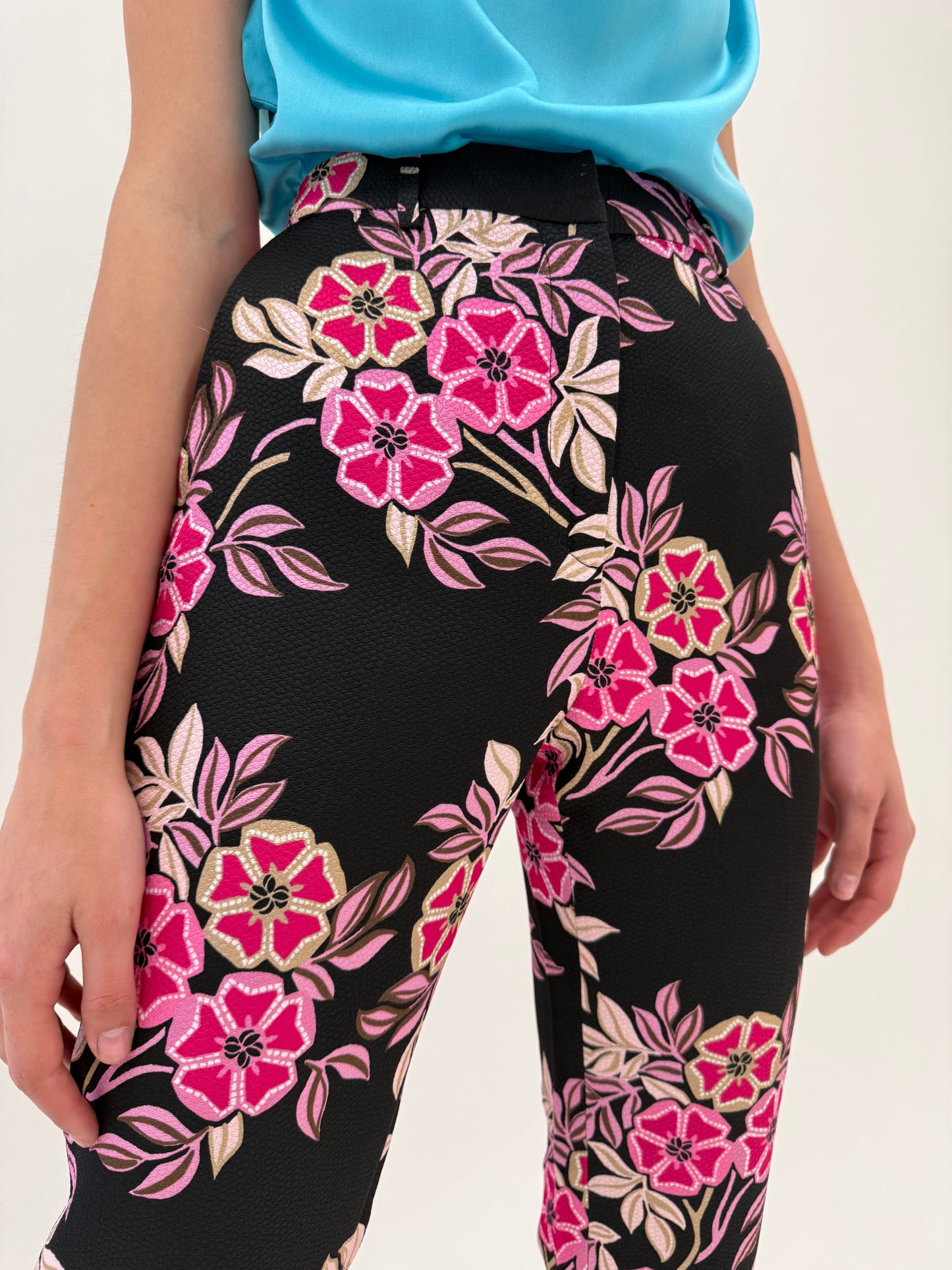 Pantaloni negri țigaretă de brand luxury MSGM din jacquard de vară