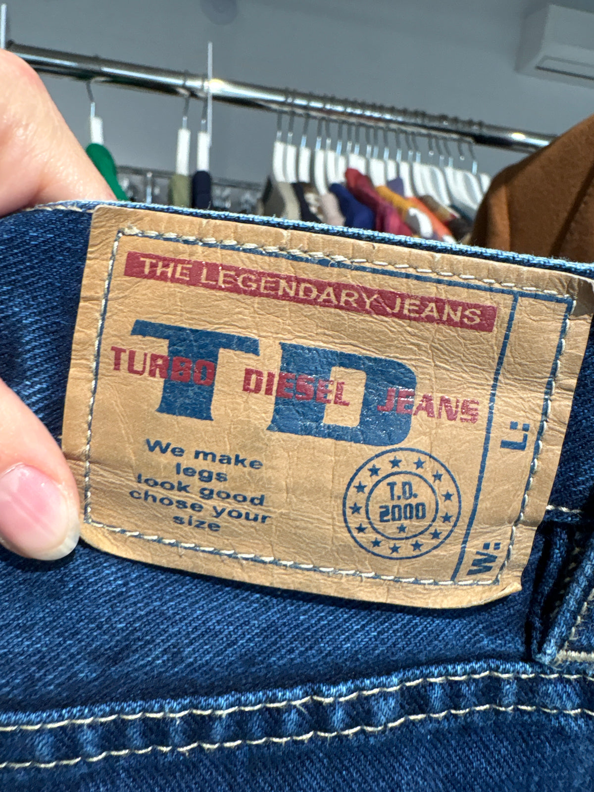 Jeans vintage indigo wash cu solduri mai generoase din bumbac gros
