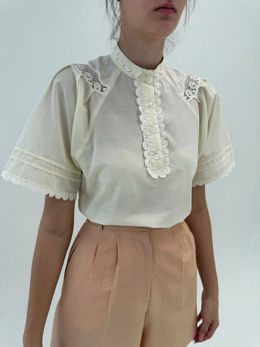 Cămașa vintage pale butter yellow cu inserții de dantelă macrame lucrată manual