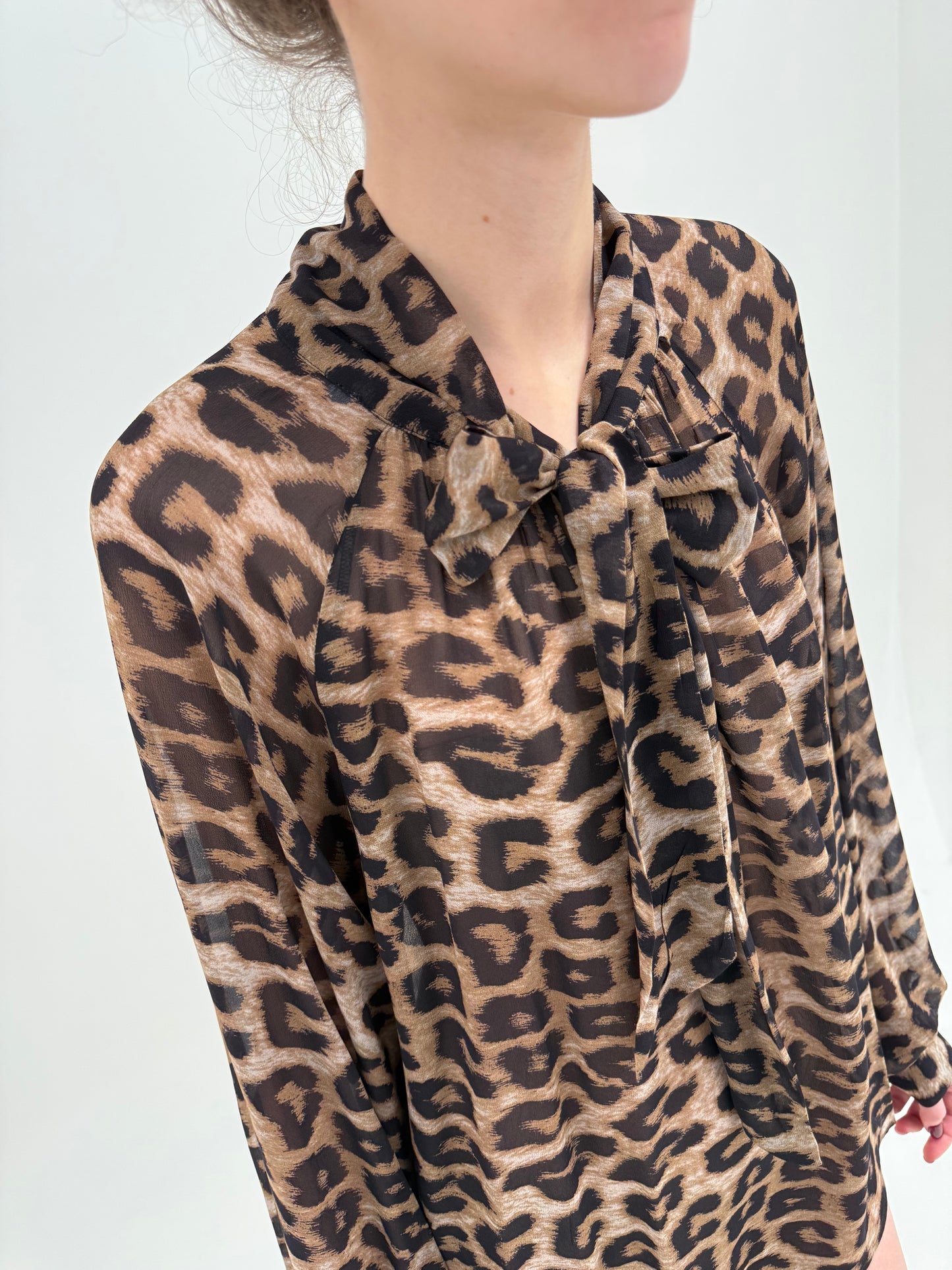 Cămașa animal print din Georgette cu funda