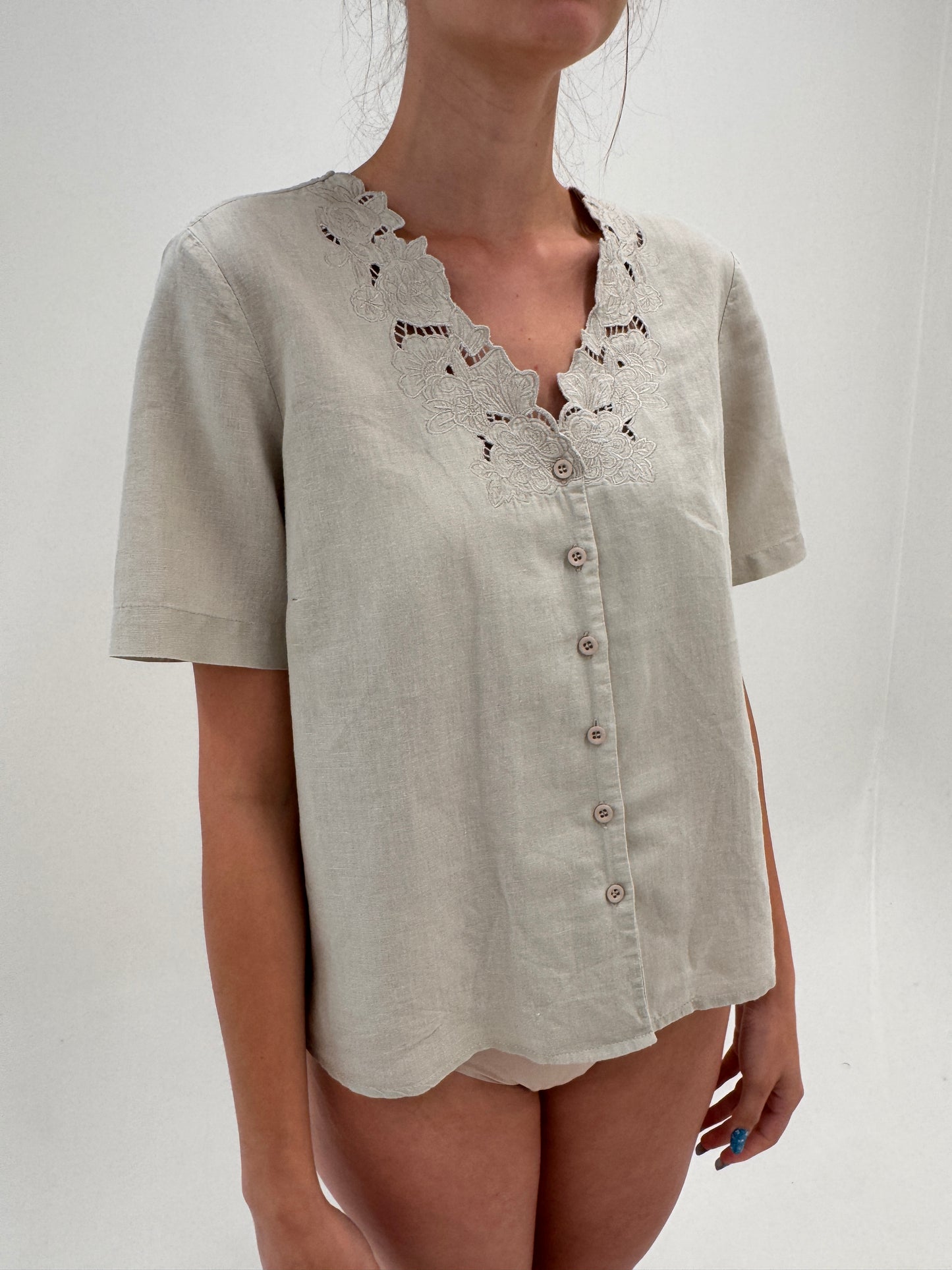 Cămașa vintage din pânză de in cu broderie anglaise superbă sand nude