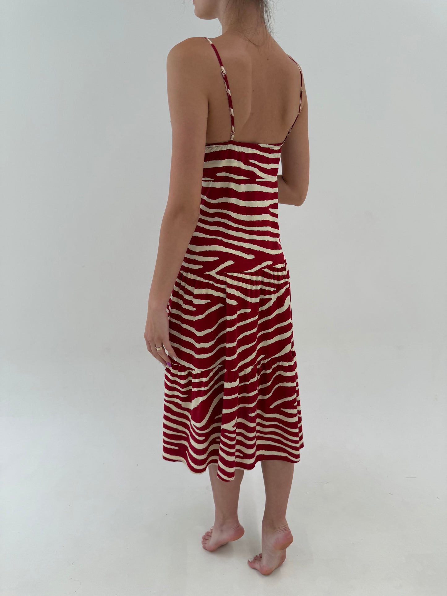 Rochie camel și burgundy super vaporoasă cu animal print stilizat