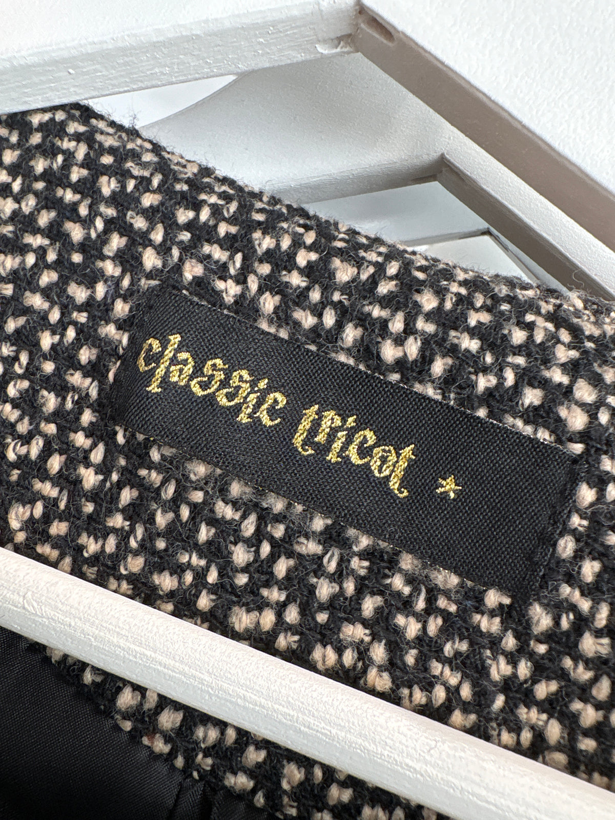 Sacou în stil Chanel din tweed excepțional de lana cu nasturi metalici aurii