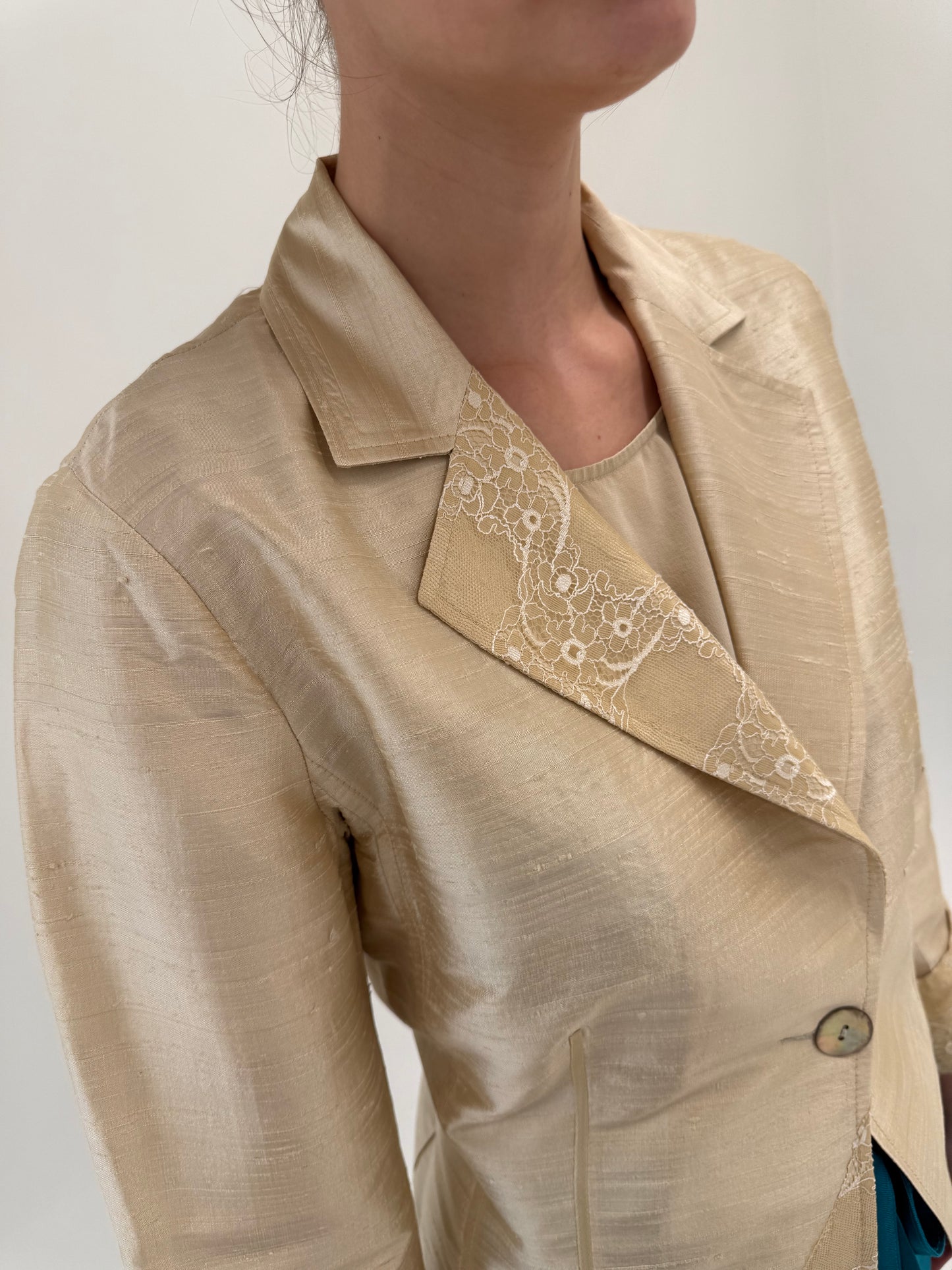 Sacou light camel perlat din mătase naturală dupioni cu dantelă chantily