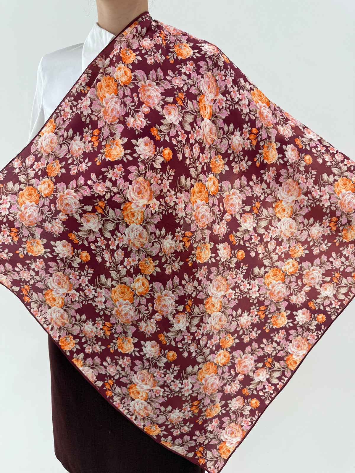 Eșarfă burgundy din mătase naturală cu print floral superb