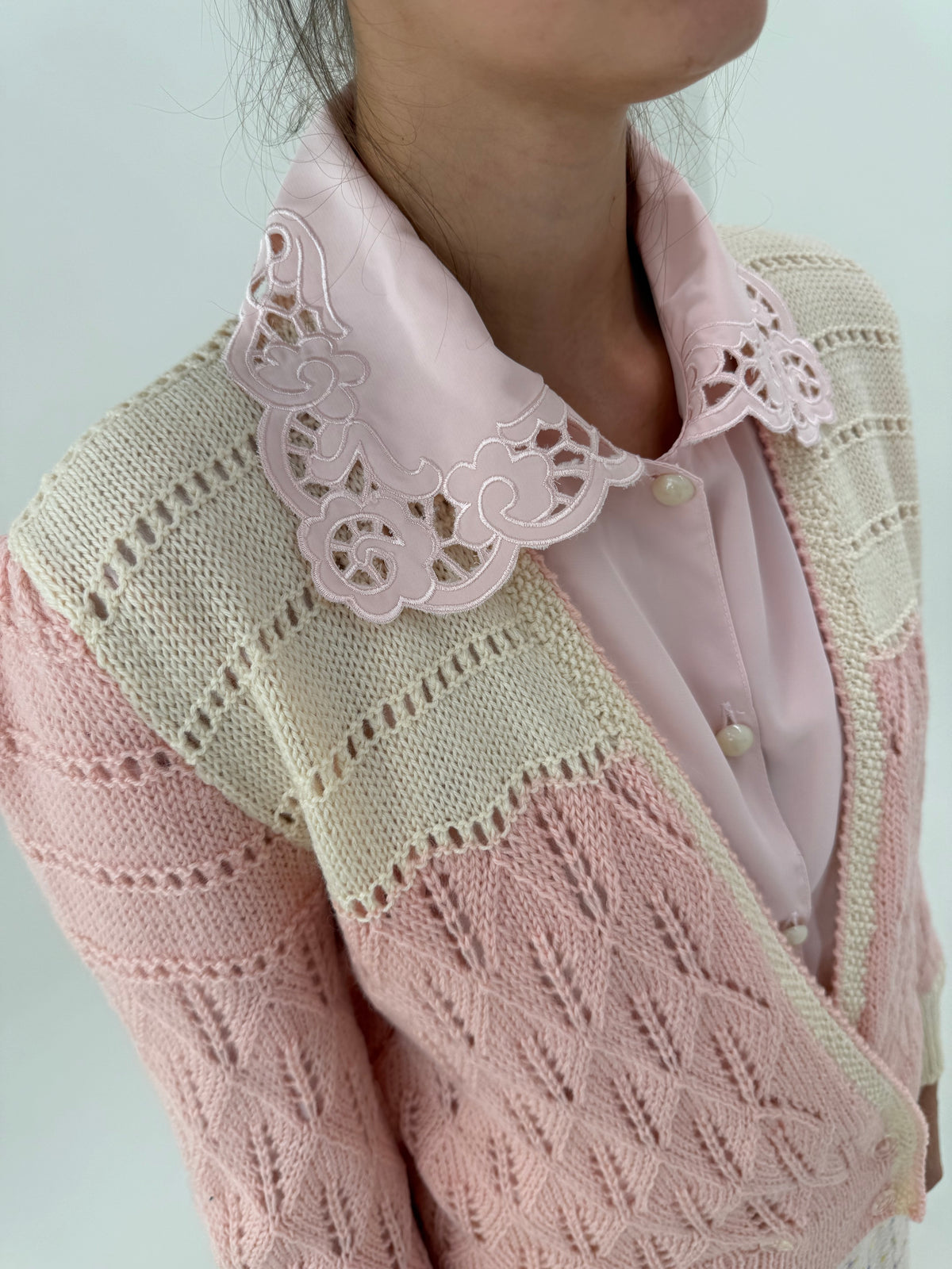 Cardigan vintage dantelat din lana extrafina powder pink și ivoire