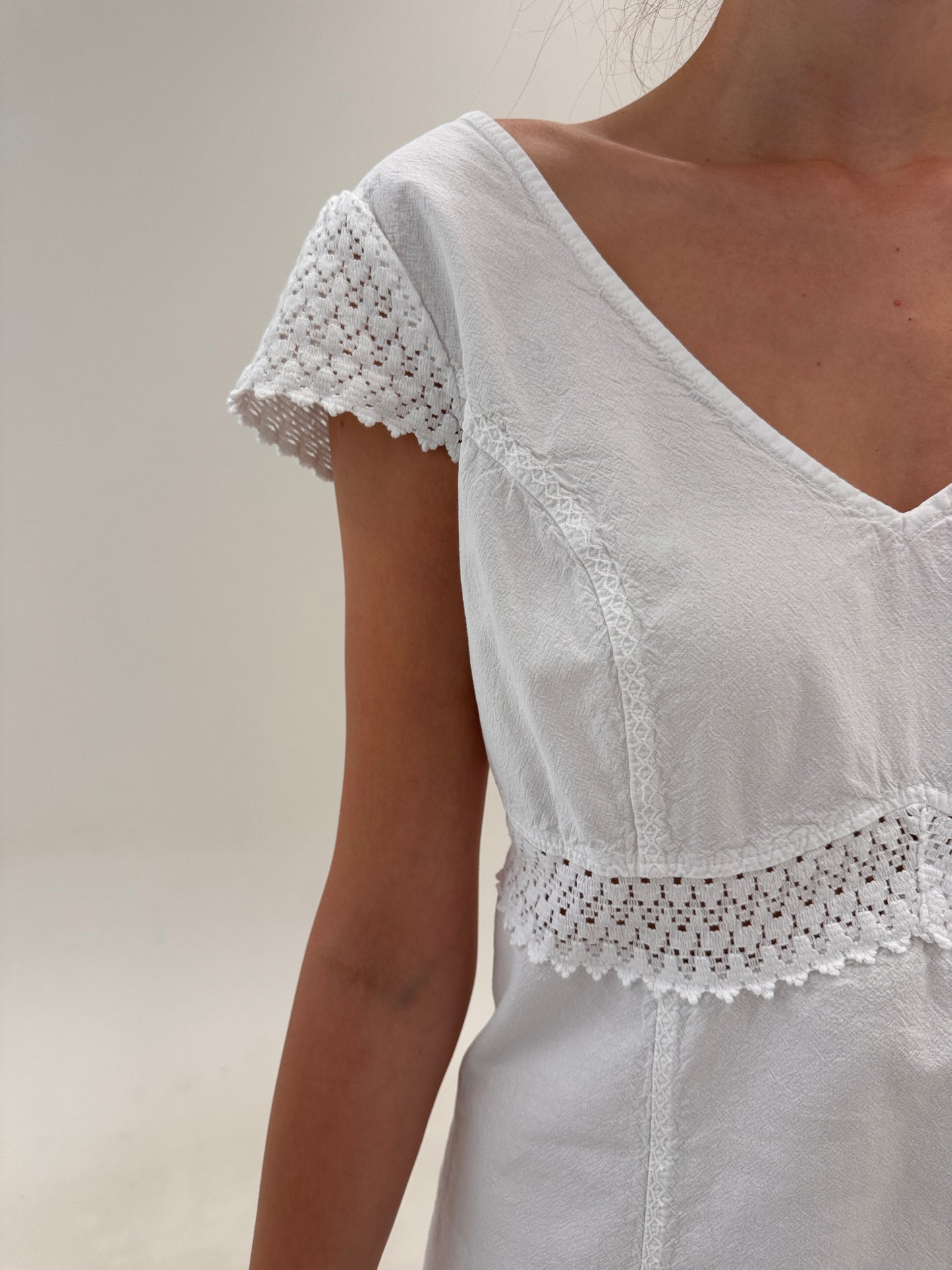 Rochie din pânză excepțională de bumbac cu macrame în croi feminin