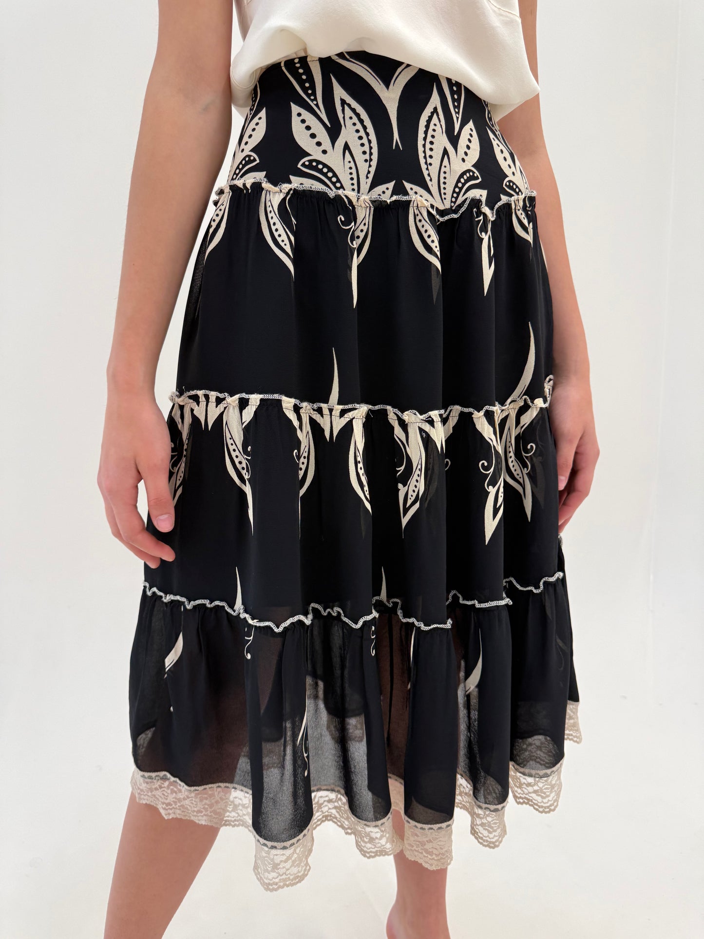 Fustă vintage spectaculoasă neagră cu print nude și dantelă chantily
