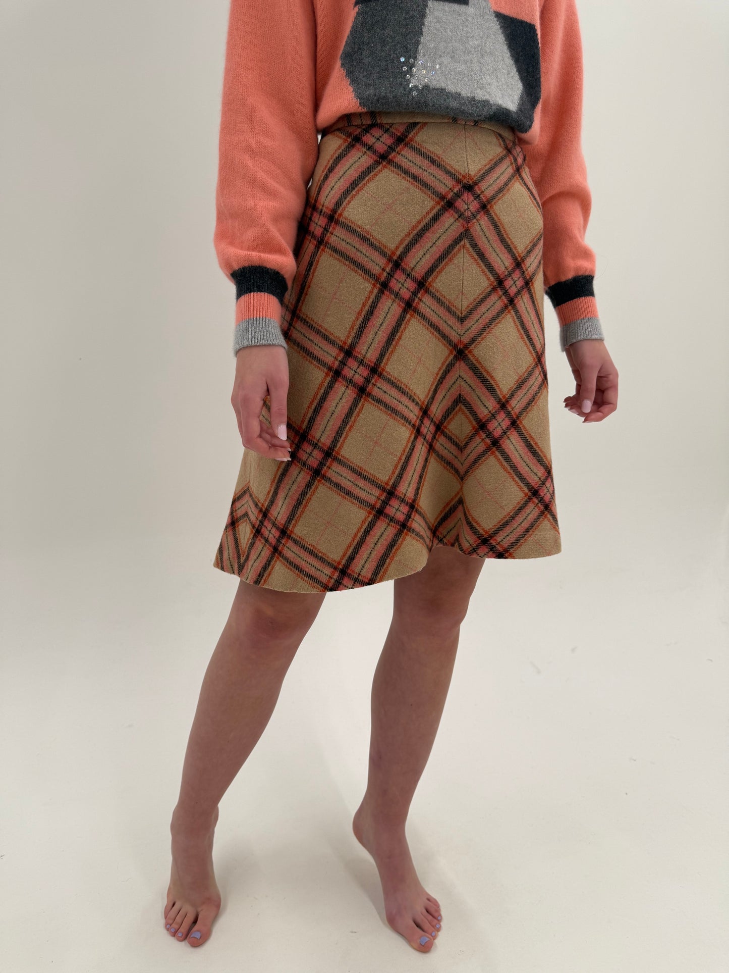 Fustă camel în bie din lana groasă în carouri burgundy ai roz
