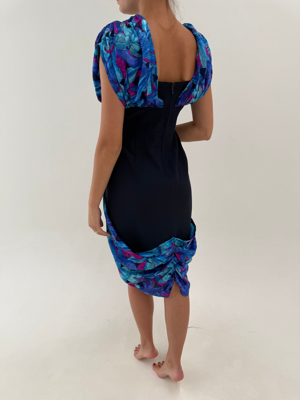 Rochie old vintage anii 80 din mătase naturală și baza de lana extrafina în croi sculptural