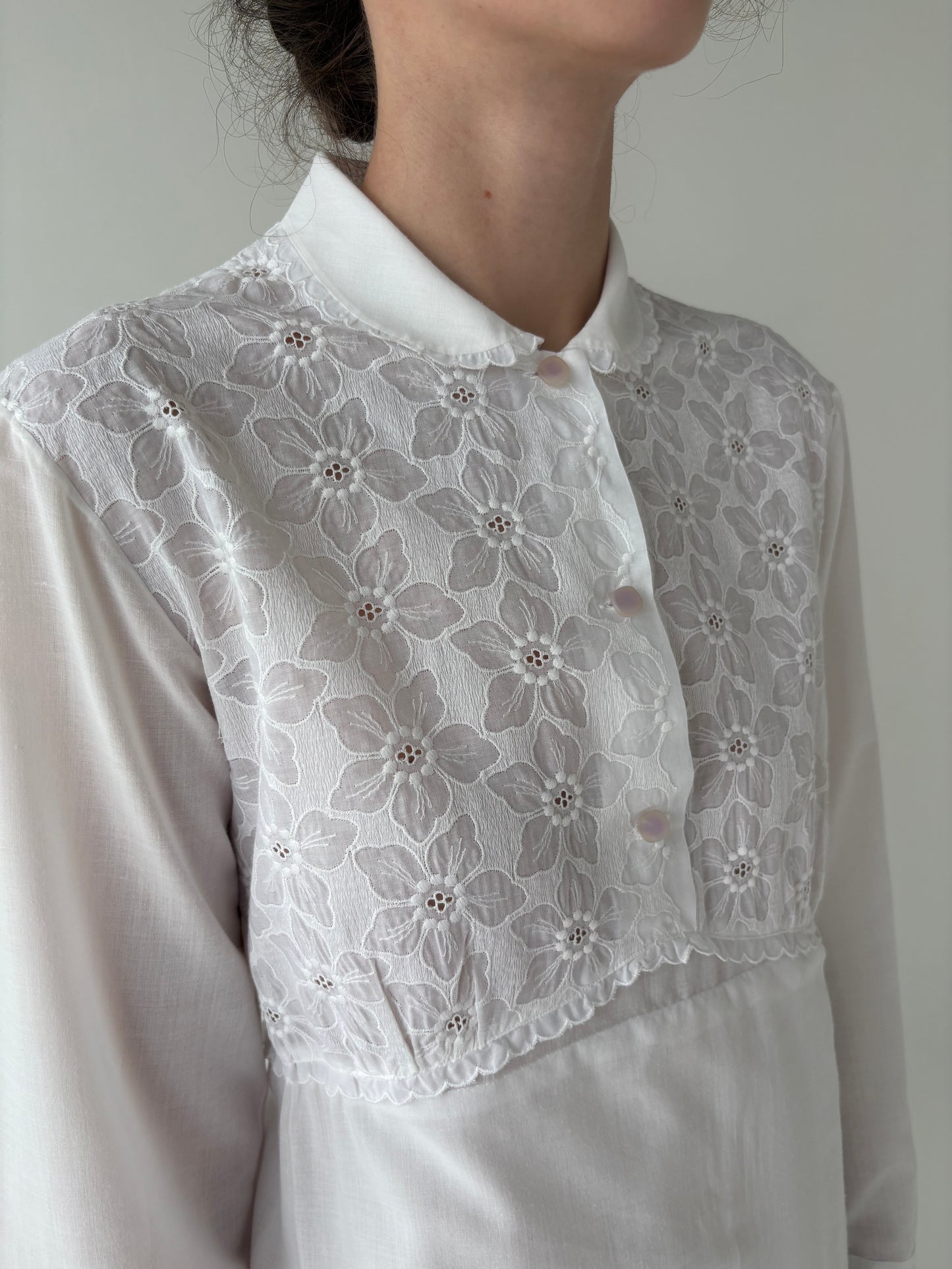 Rochie vintage tip cămașă din panzica de bumbac cu broderie