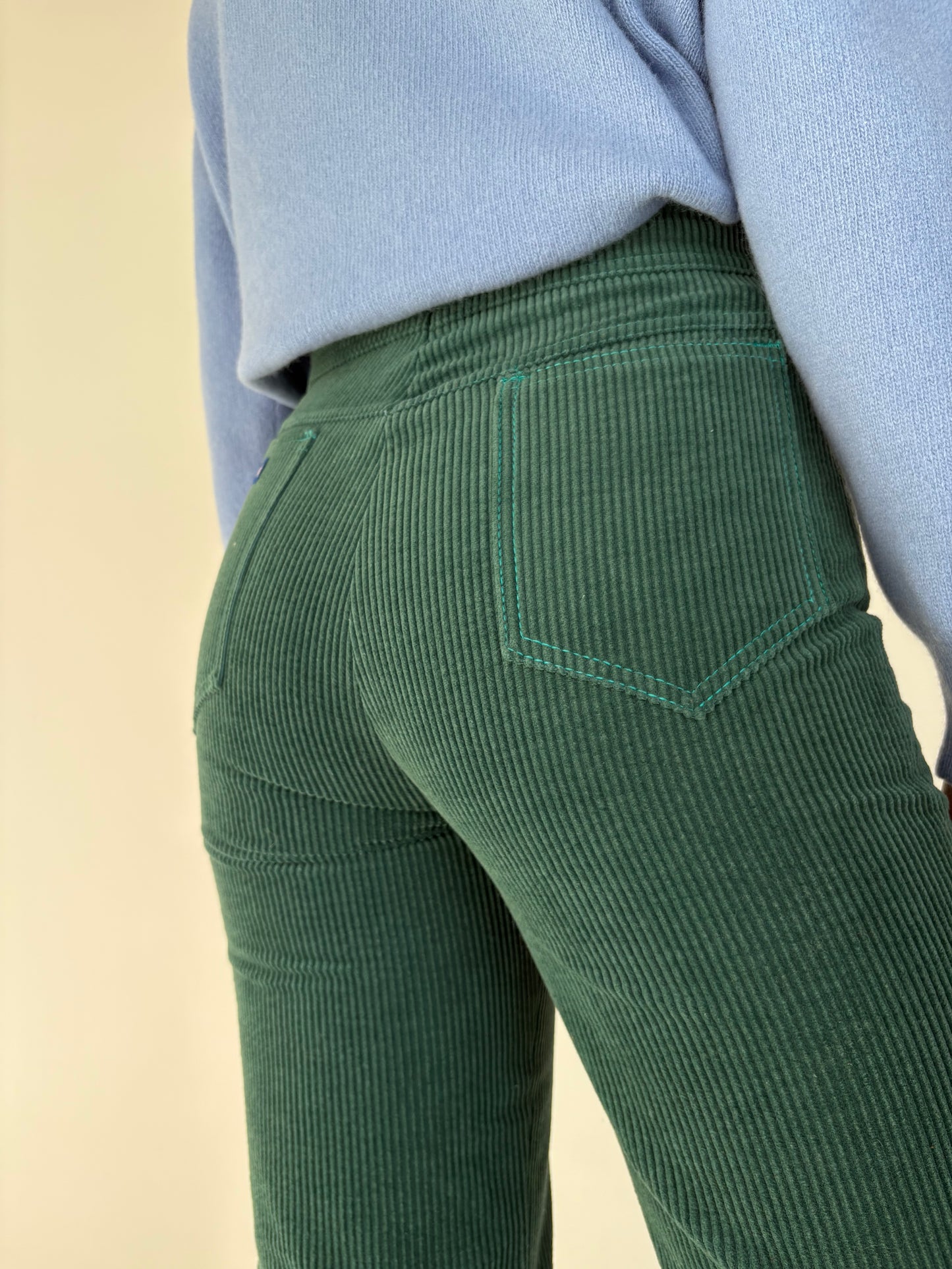 Pantaloni luxury Colmar noi sport cu etichetă din corduroy forest green