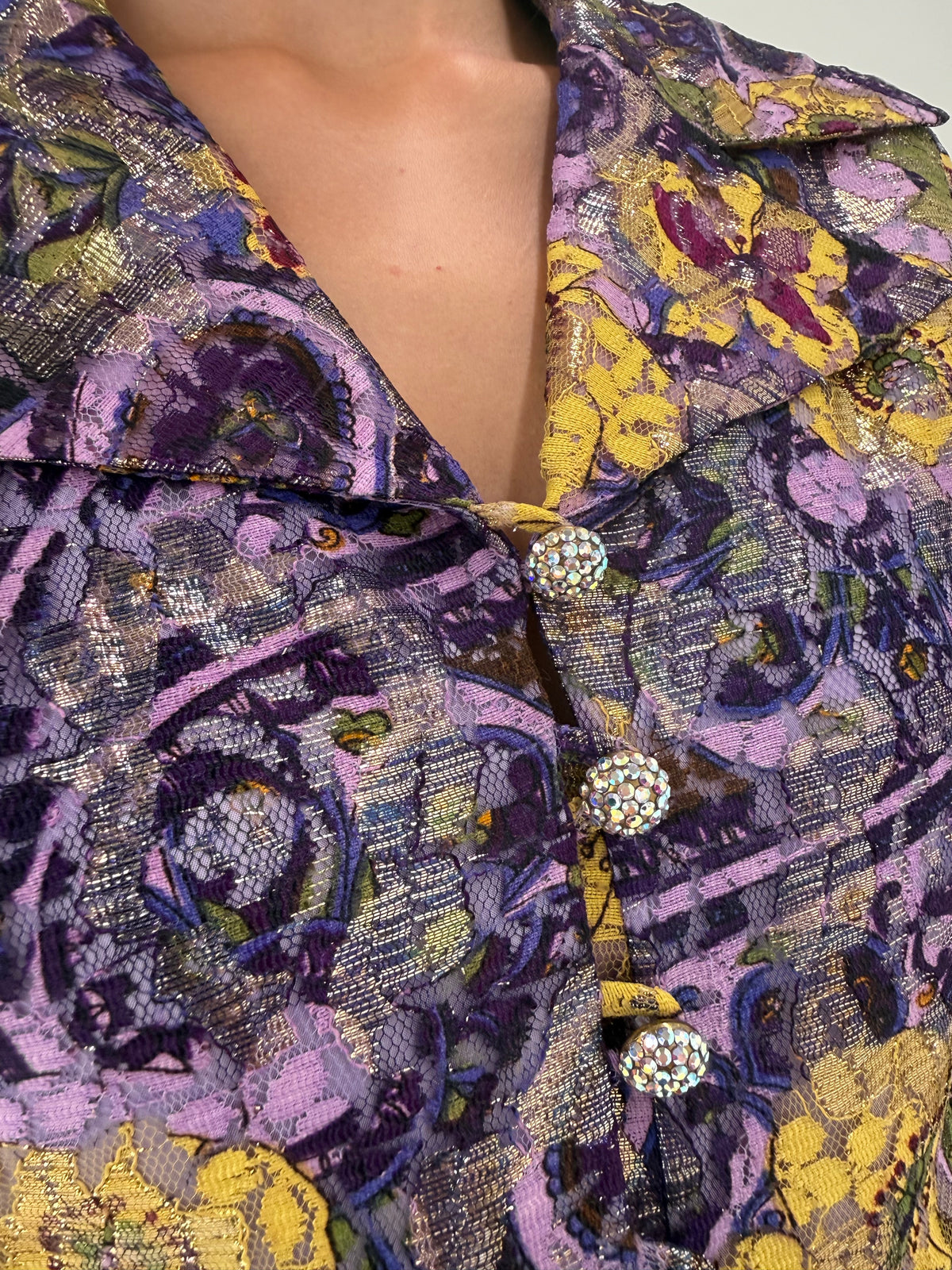 Rochie maxi old vintage anii 70 din dantelă prețioasă cu nasturi bijuterie cu cristale
