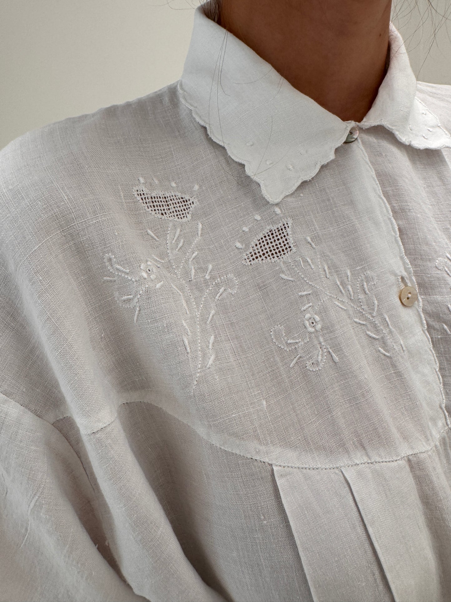 Rochie vintage maxi bijuterie din pânză excepțională de in cu broderie manuală