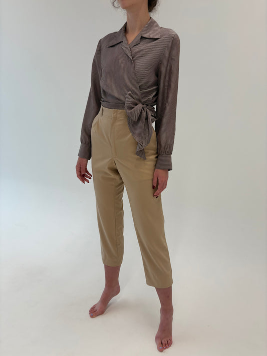 Pantaloni camel petite din lana extrafina cu talie ușor mai generoasă