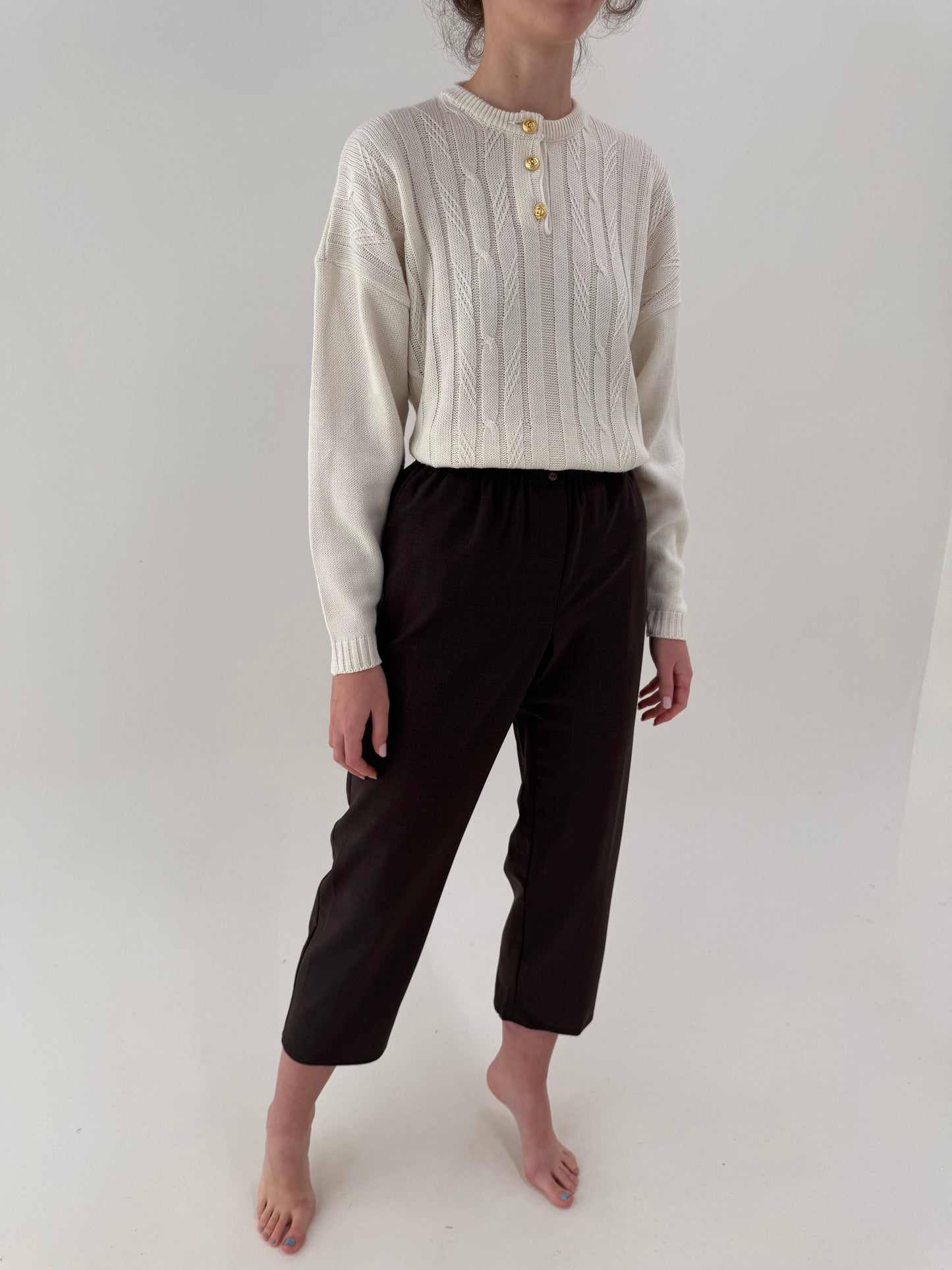 Pantaloni petite dark chocolate brown din lana extrafina cu influențe casual