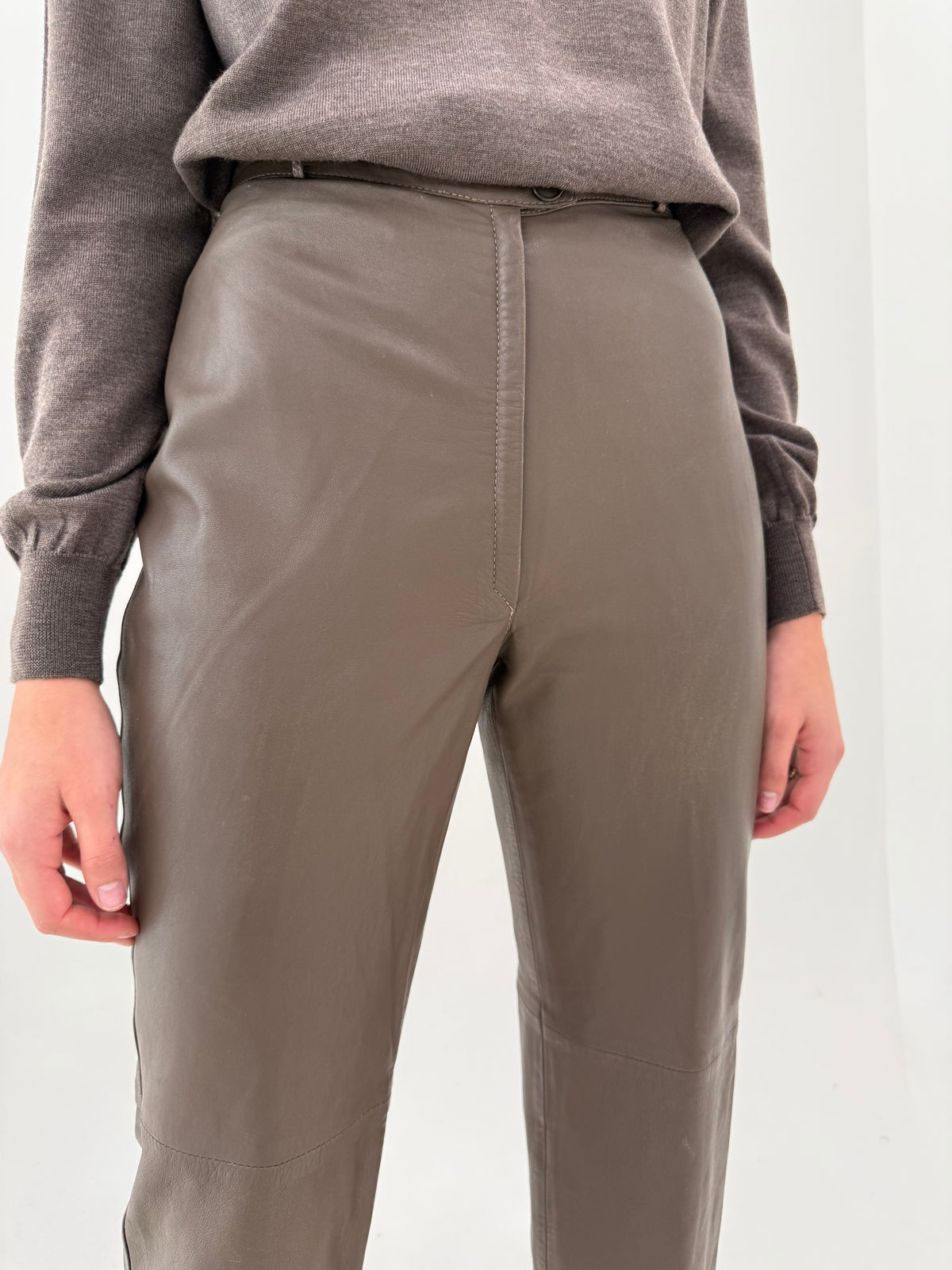 Pantaloni light taupe din piele naturală extrem de moale cu talie ultra înaltă