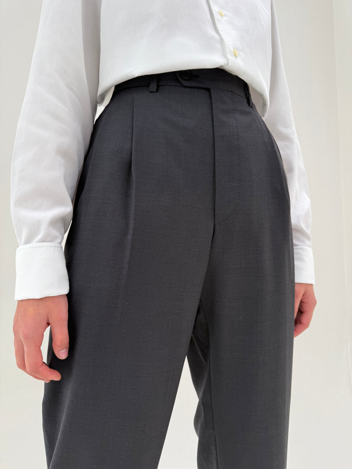 Pantaloni de brand luxury italian Pal Zileri cu talie ultra înaltă și pense din lana