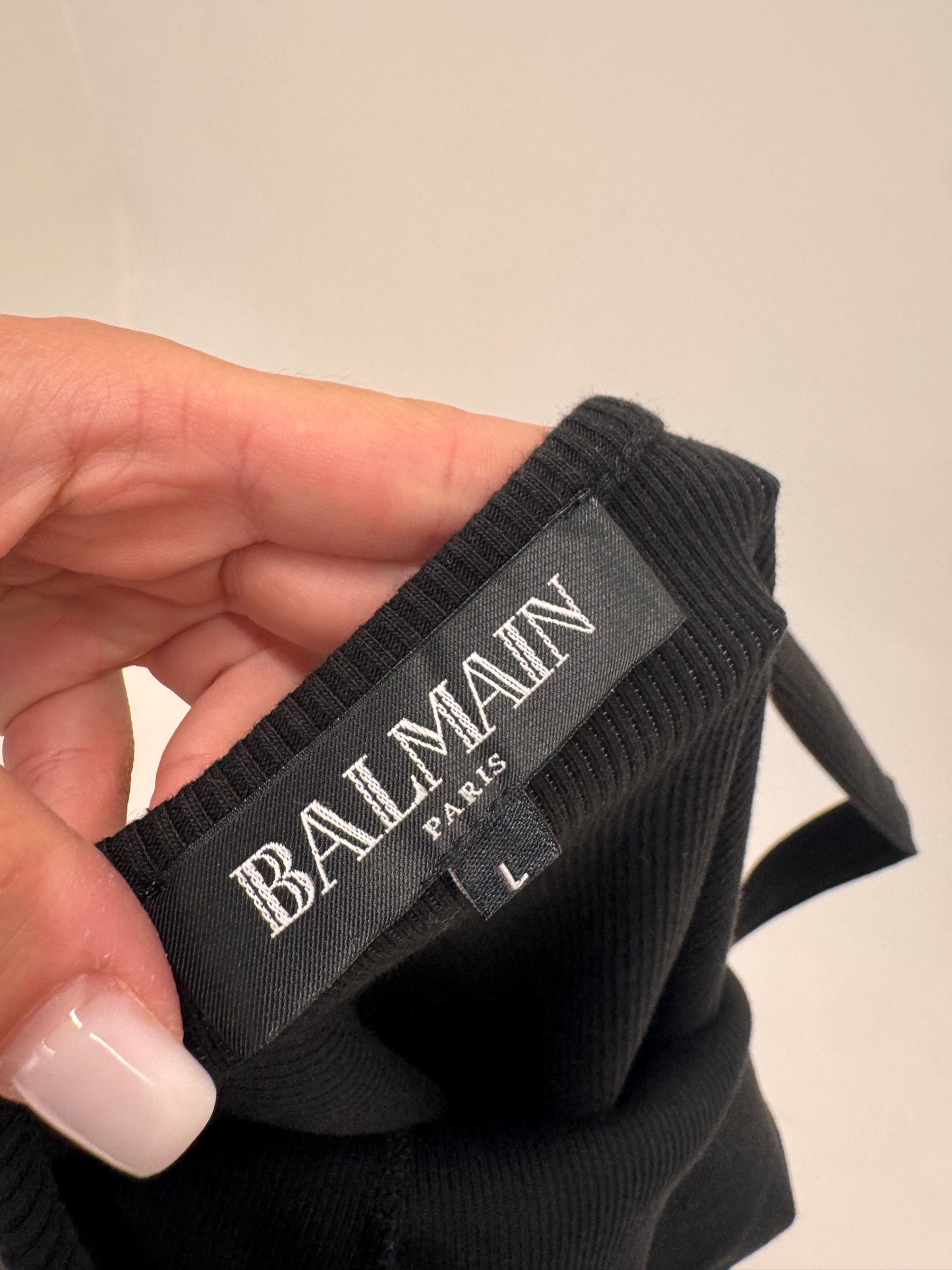 Rochie neagră Balmain cu feroniere aurie din bumbac modelator ultra confort