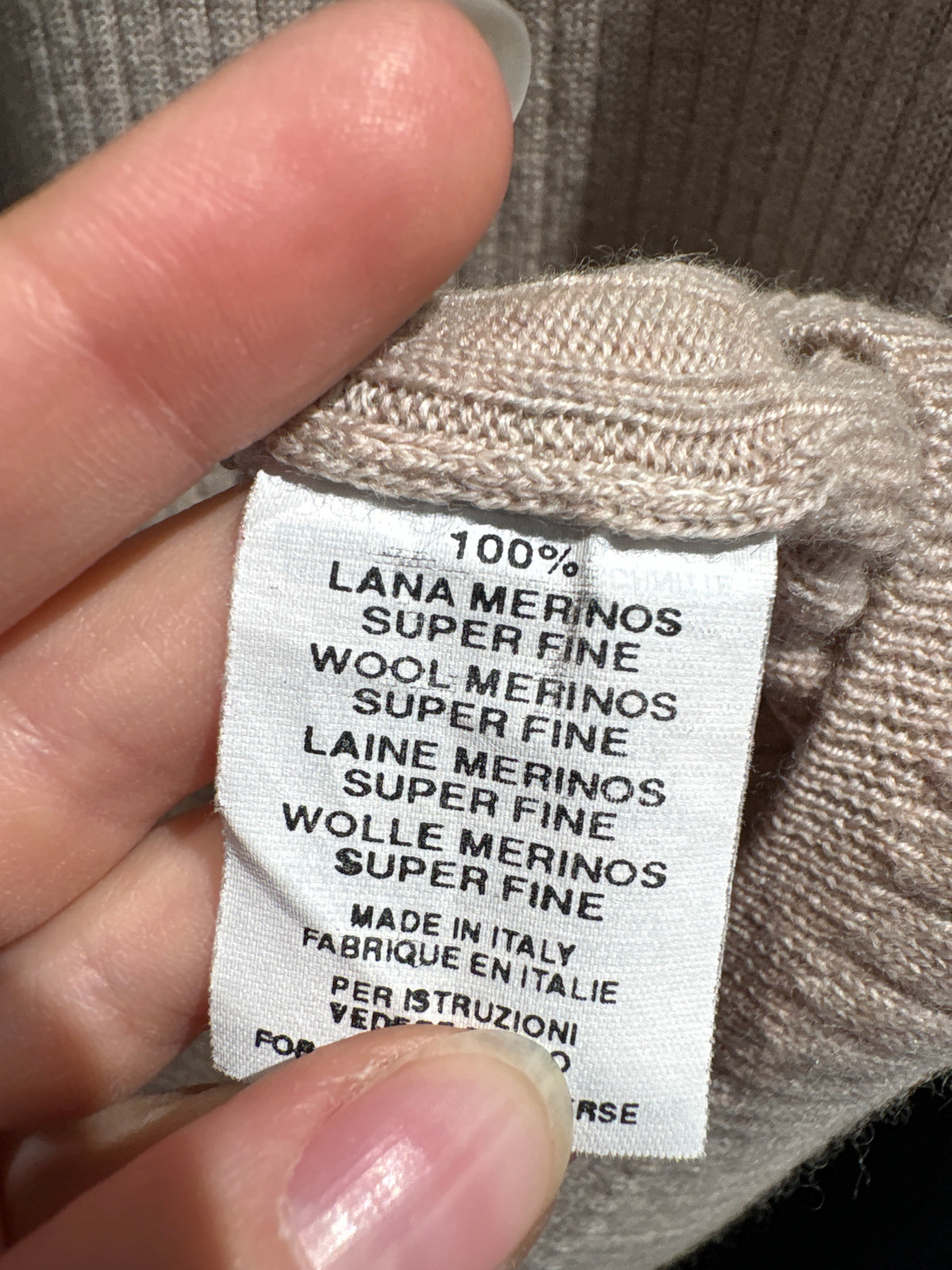 Pulover nude italian cambrat petite din lana merino extrafina excepțională