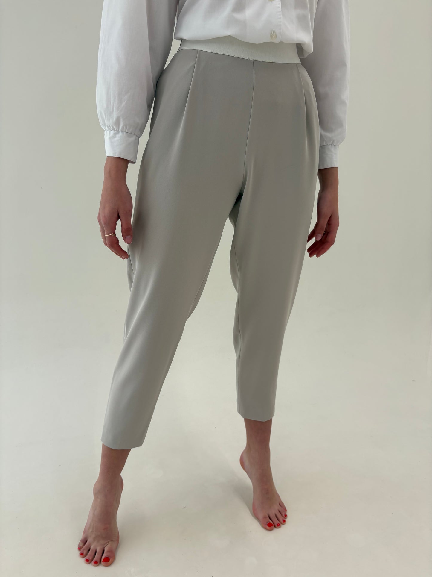 Pantaloni petite warm gray de brand luxury Peserico cu talie ultra înaltă marcată elastică