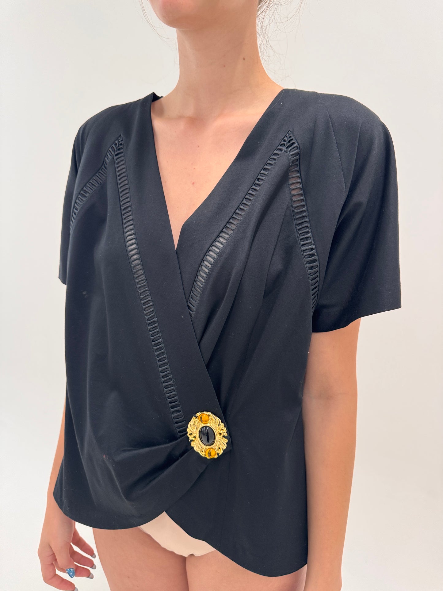 Sacou negru luxury Luisa Spagnoli cambrat cu închidere metalică bijuterie