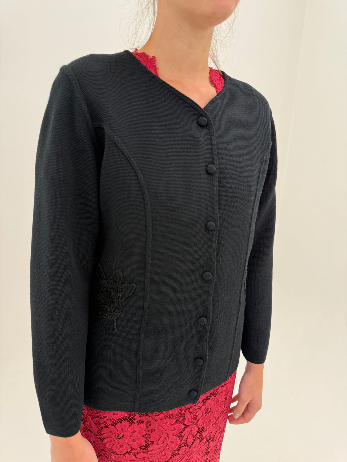 Jacheta / cardigan negru ușor cambrat din tricot de lana excepțională densa