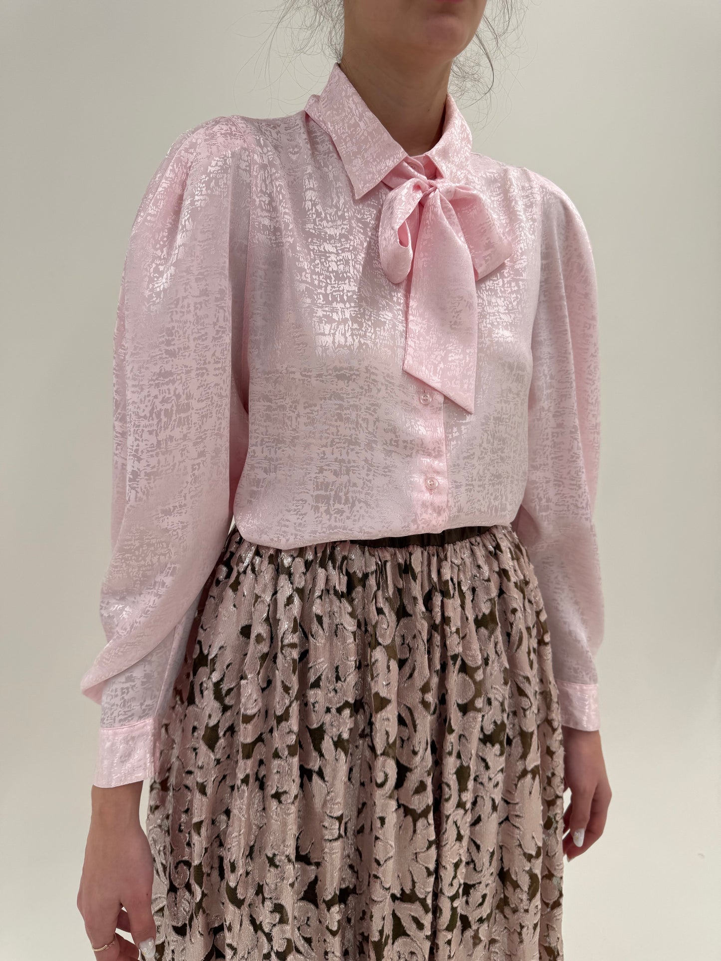 Cămașa vintage powder Pink din vâscoză jacquard cu aspect satinat