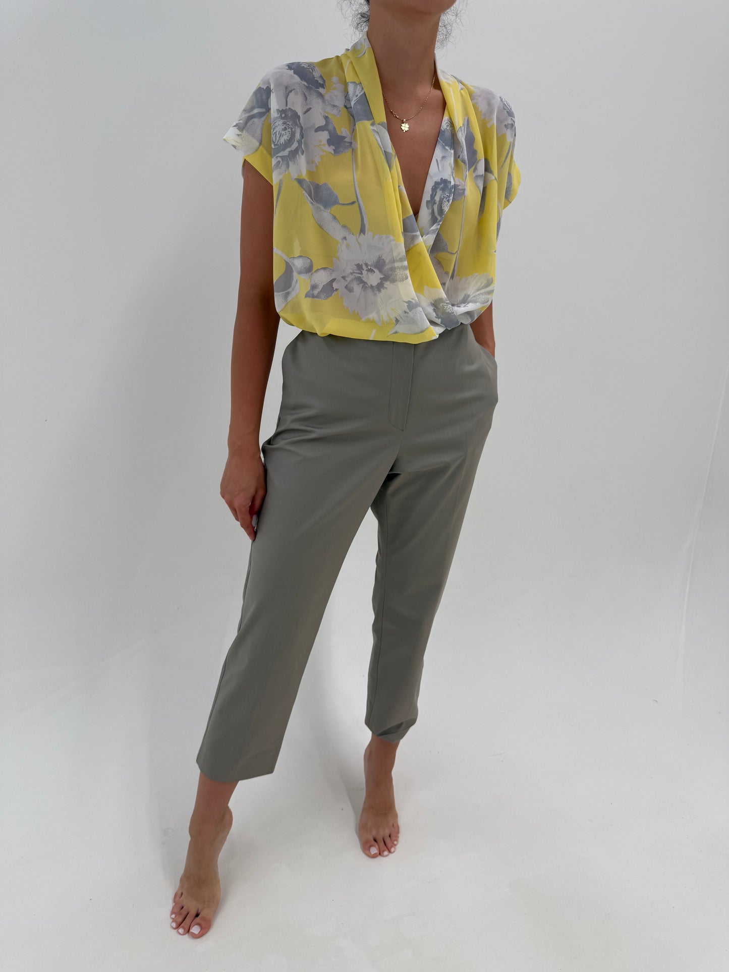 Pantaloni ultra luxury Armani petite warm gray din poplin modelator de bumbac