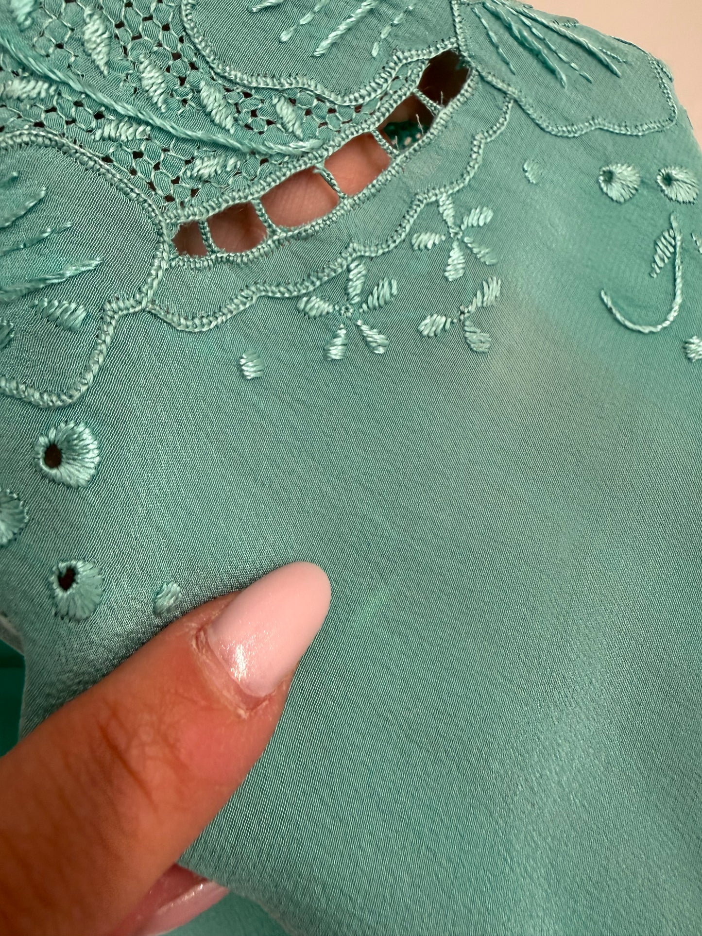 Top bijuterie din mătase naturală cu broderie manuală excepțională
