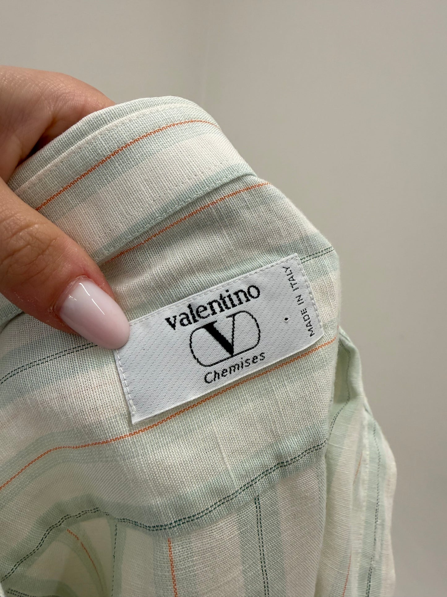 Cămașa Valentino din in excepțional cu dungi fine în croi actual