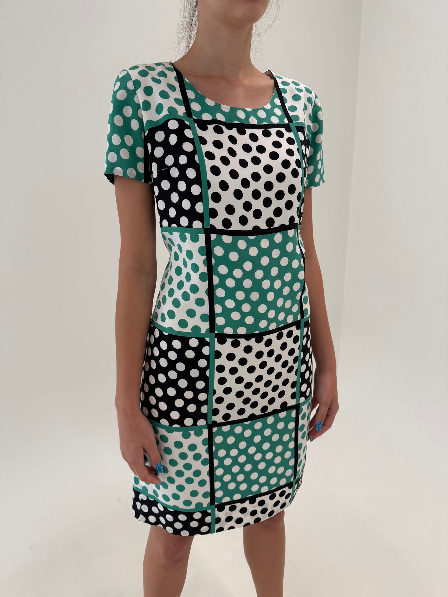 Rochie din twill de mătase naturală cu buline în croi clasic