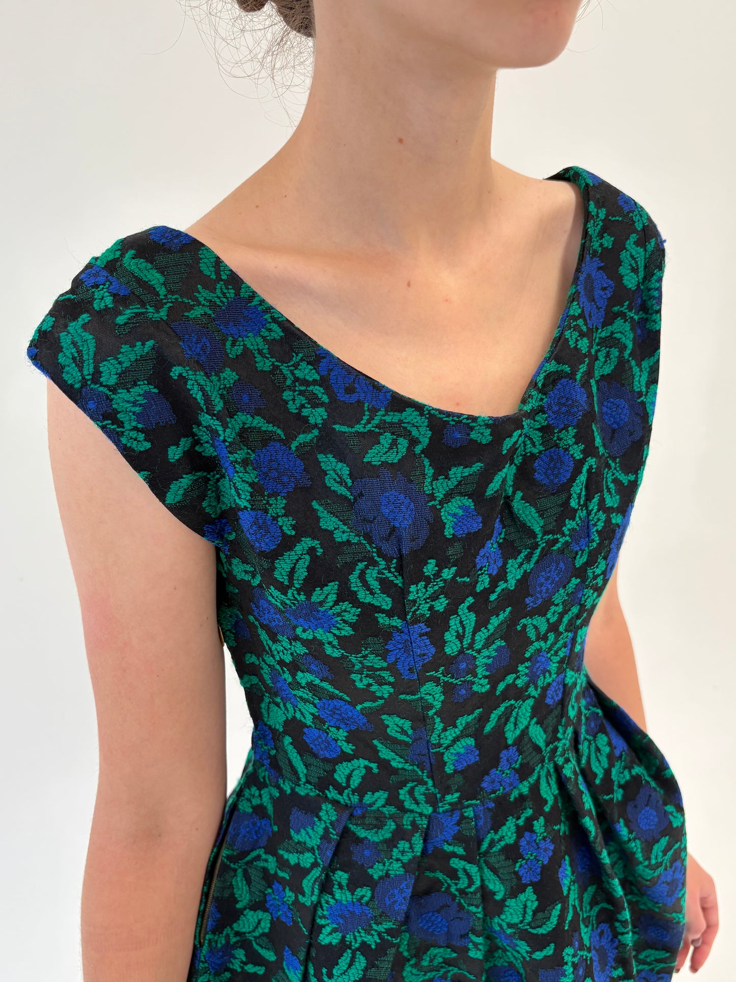Rochie Old vintage de colecție din anii 50 din brocart de lana