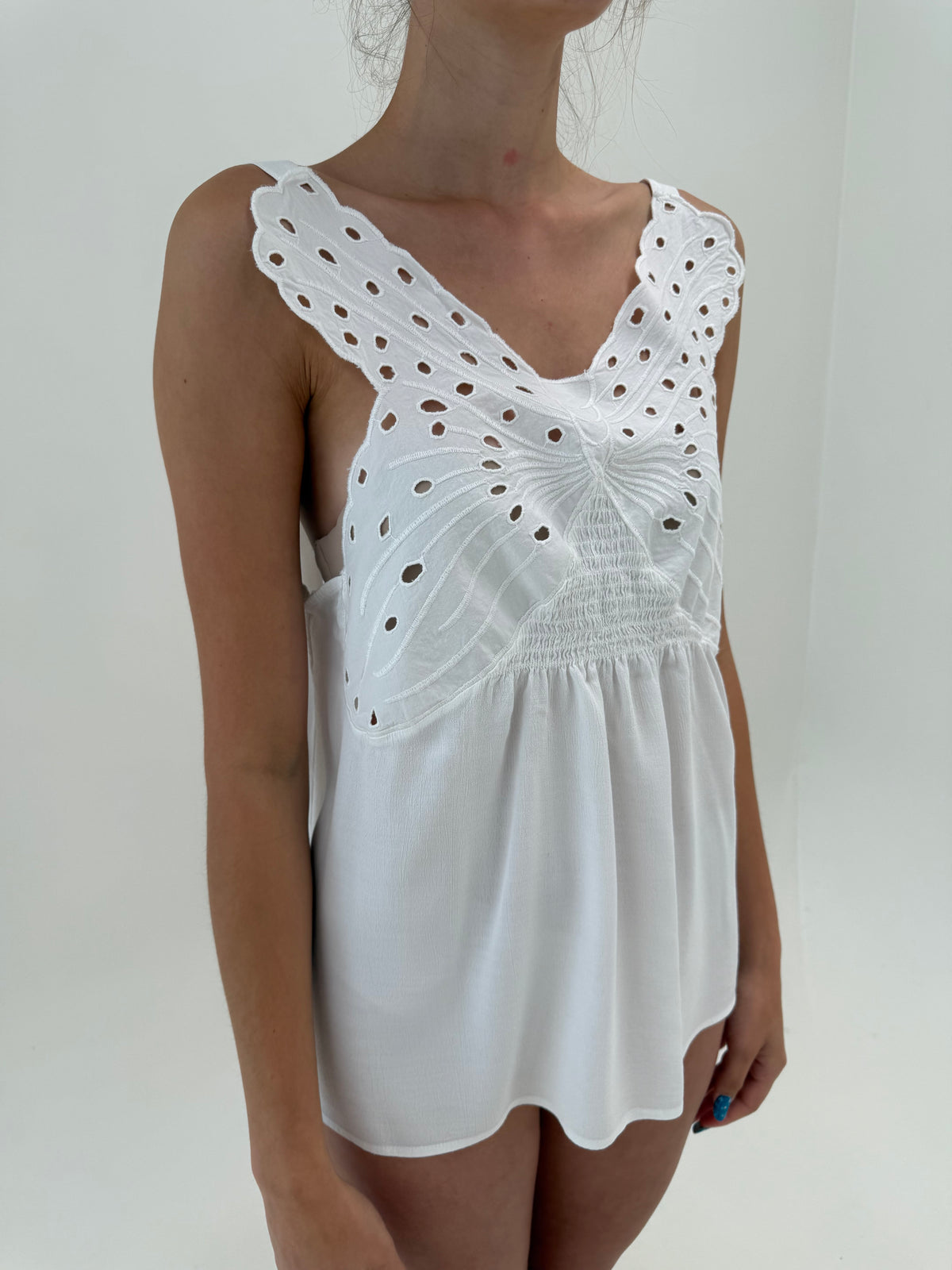 Top vintage cu broderie anglaise în formă de fluture super vaporos