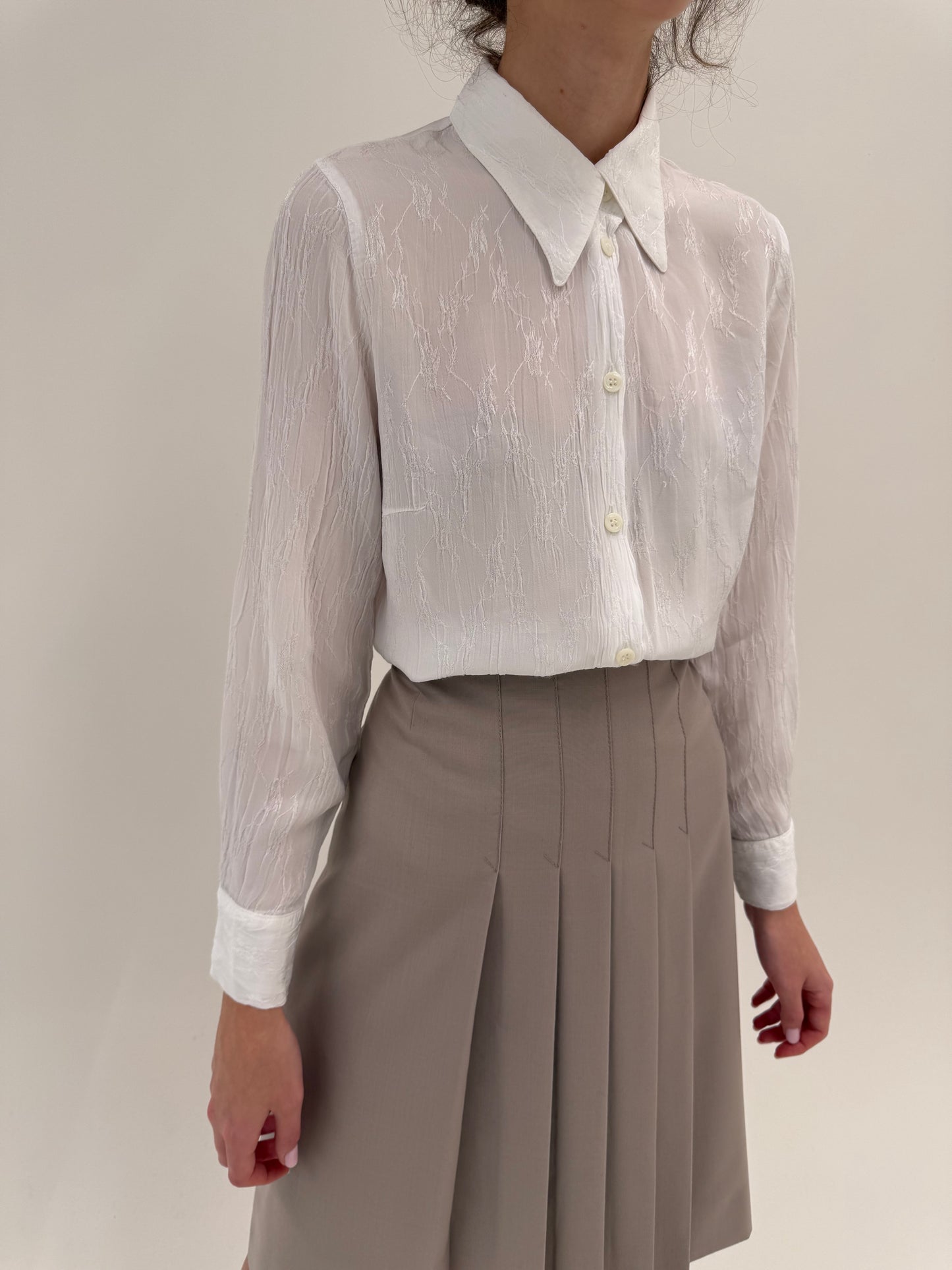 Cămașa premium integral brodată cu revere ușor supradimensionate