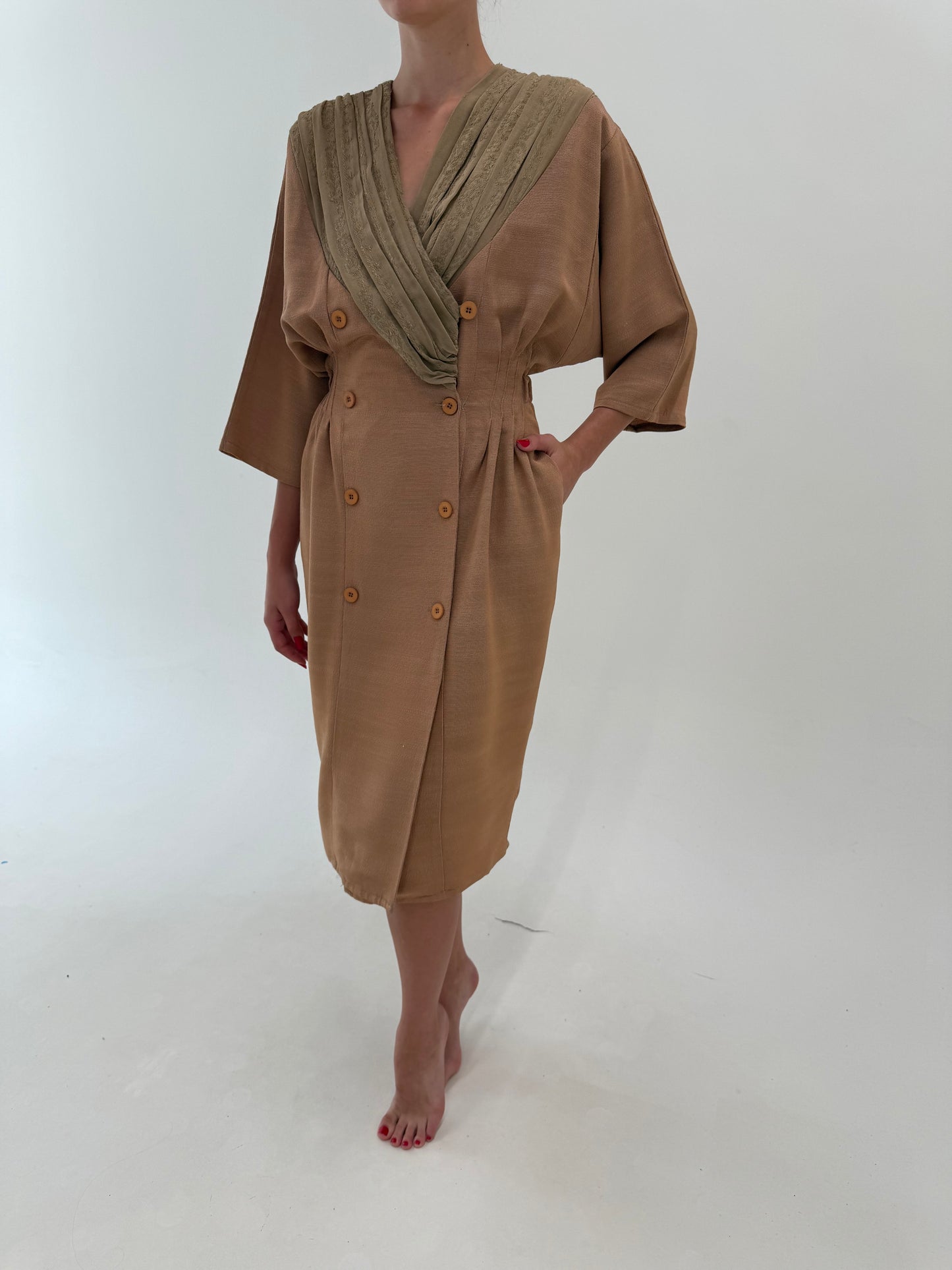 Rochie old vintage camel anii 80 cu mâneca tip kimono din faille structurat