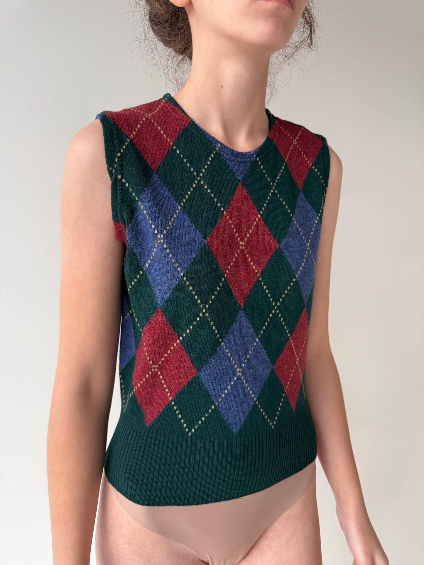 Top în carouri 80% lana plină extrafina și combinație clasică de culori