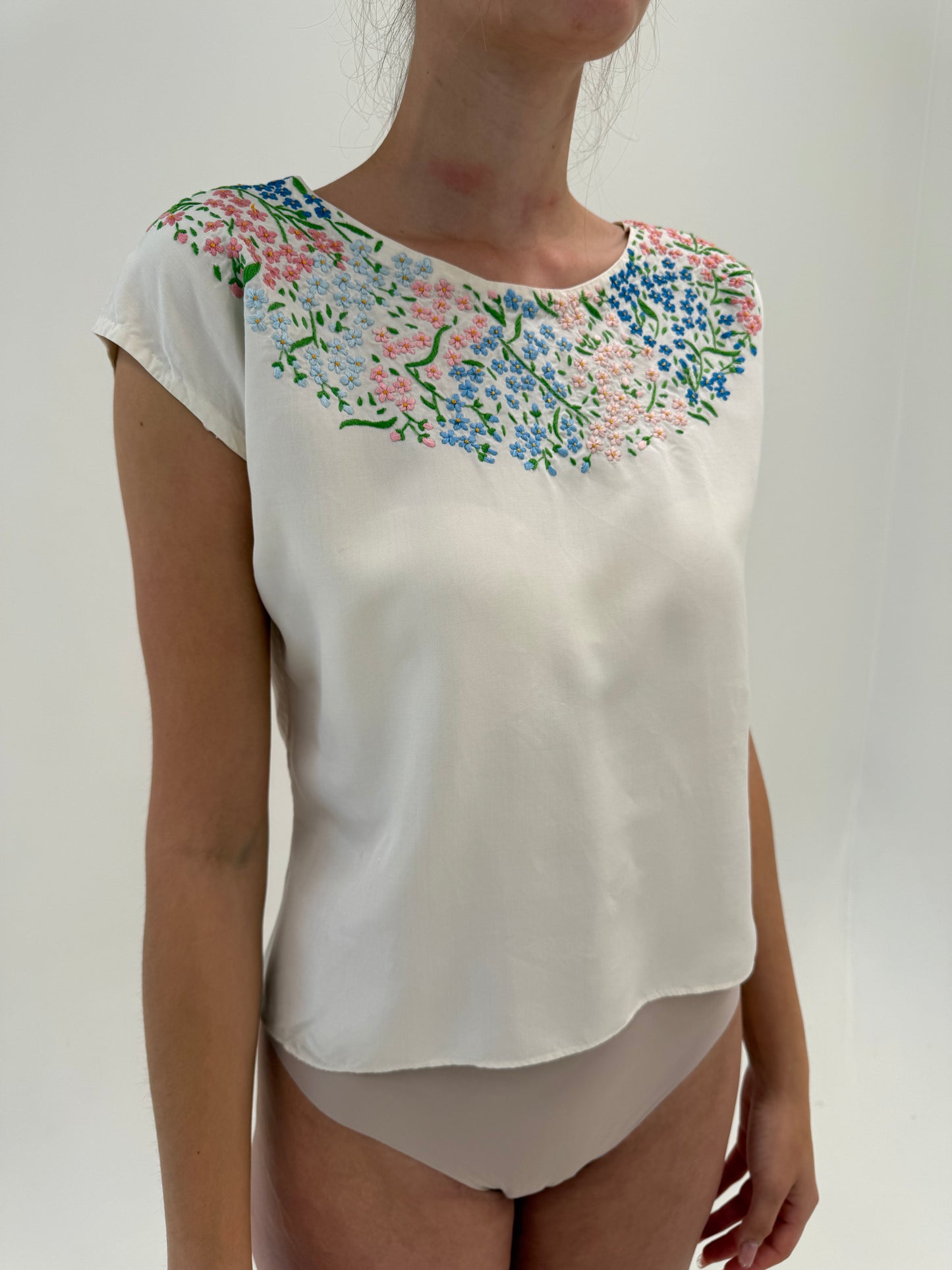 Top vintage bijterie din mătase naturală cu broderie manuală