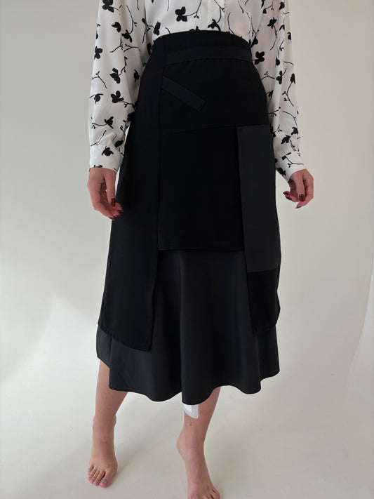 Fustă neagră cu talie înaltă în croi modern elaborat patchwork