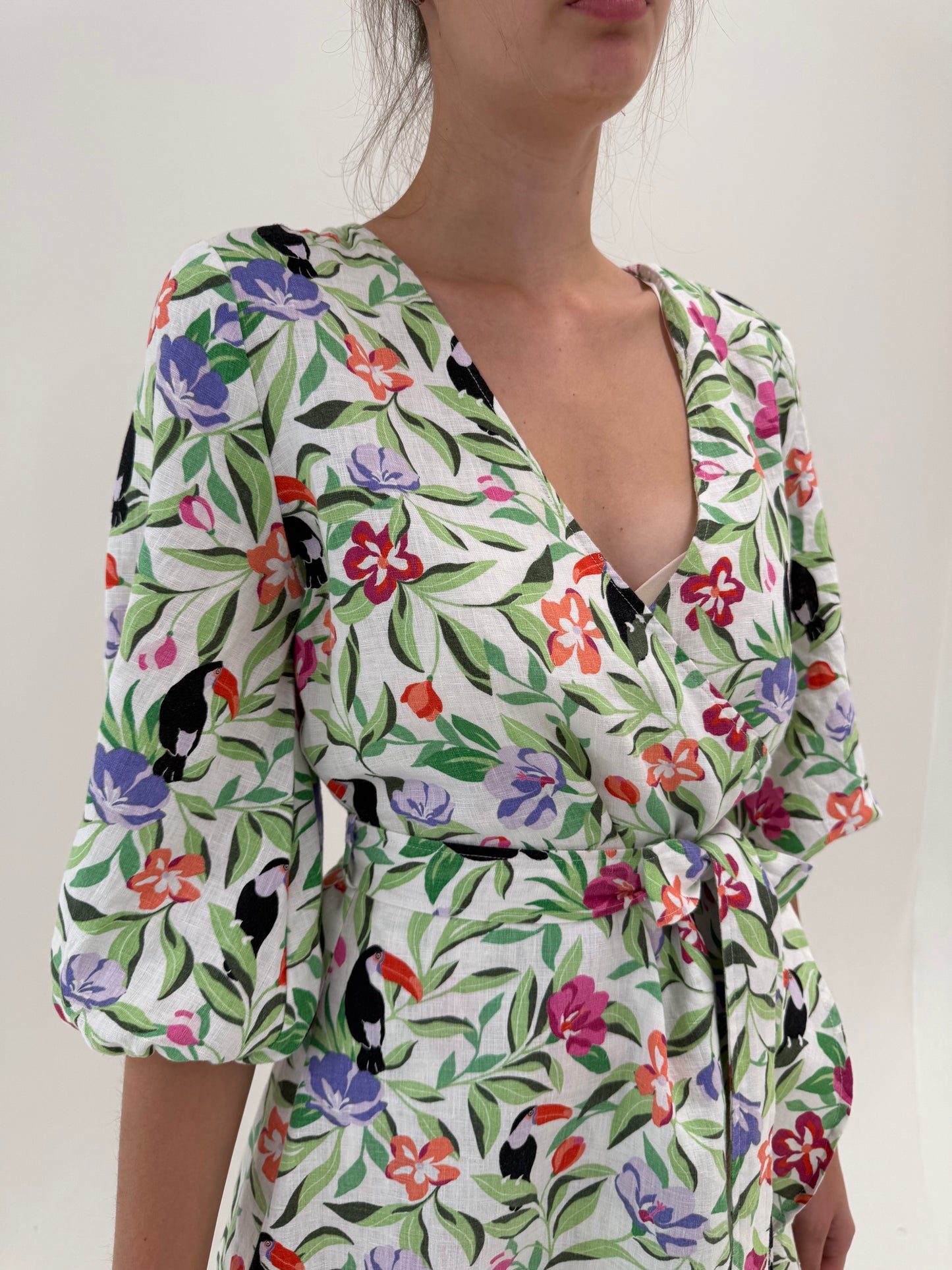 Rochie petrecută din in cu print organic și talie ultra înaltă marcată
