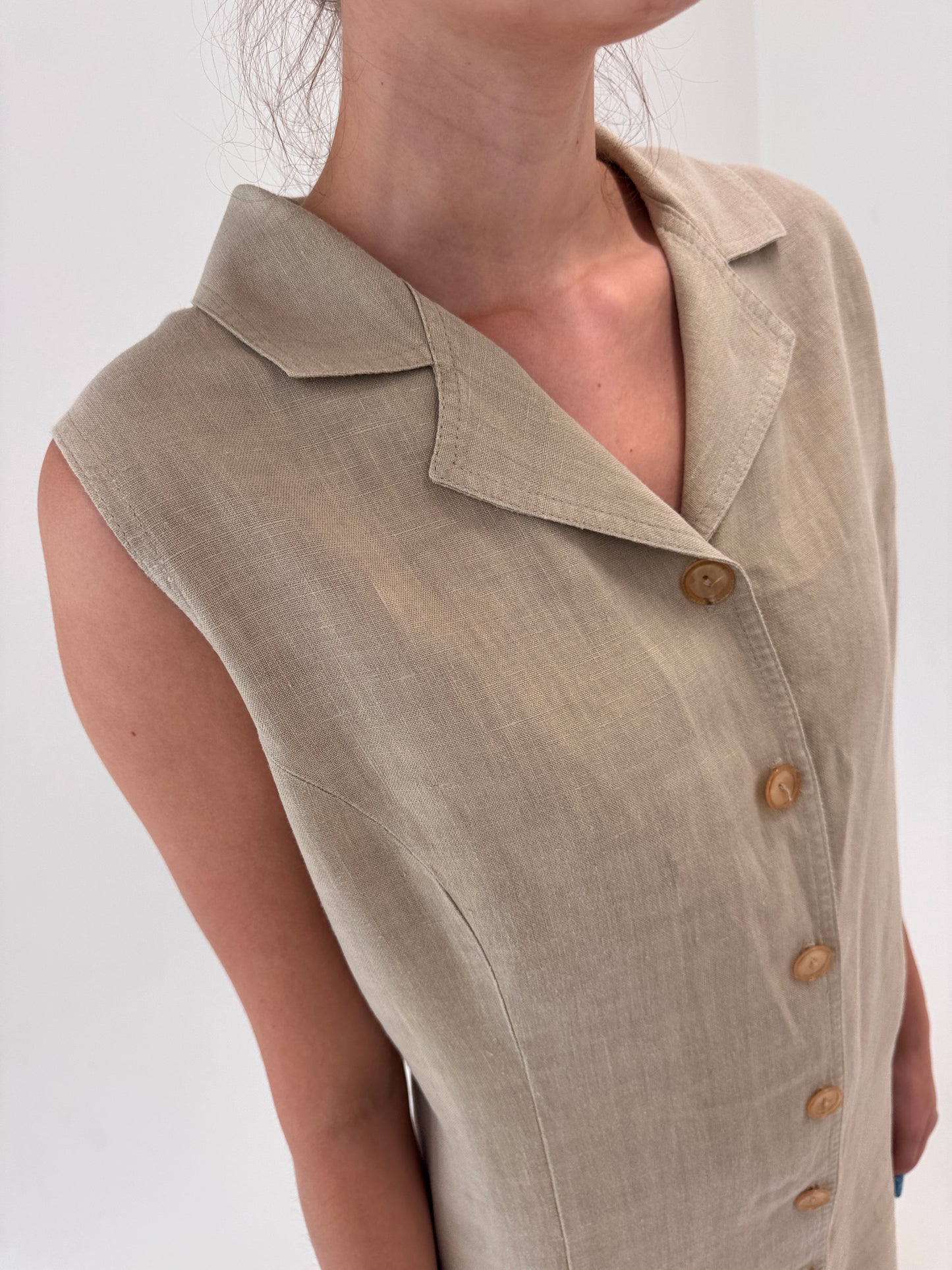 Rochie maxi nude din pânză de in în croi clasic