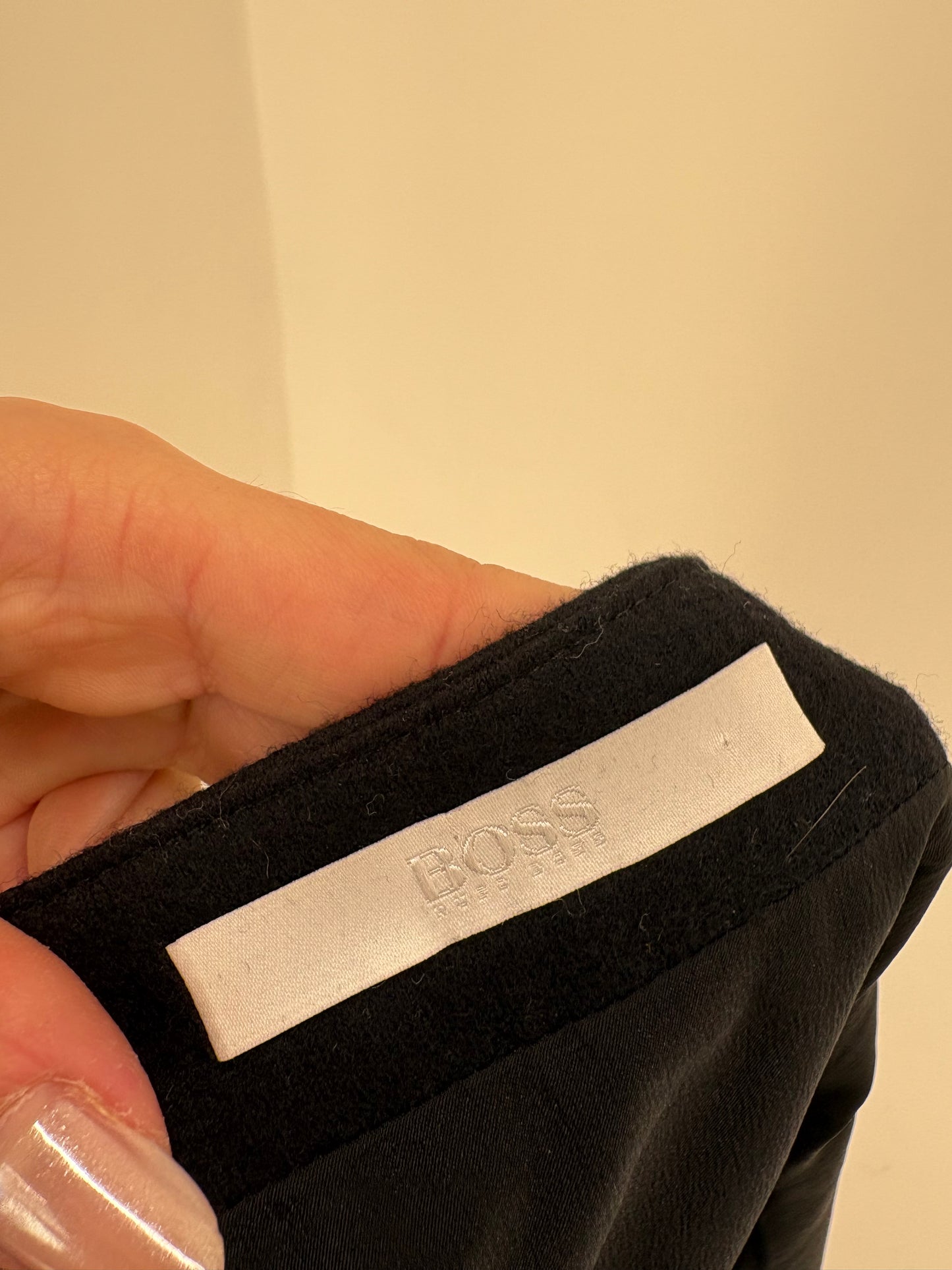 Fustă business Hugo Boss neagră cu dungi fine camel