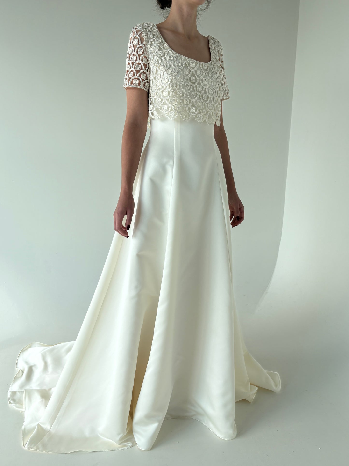 Rochie italiană de ceremonie cu trenă și dantelă macrame nouă cu eticheta