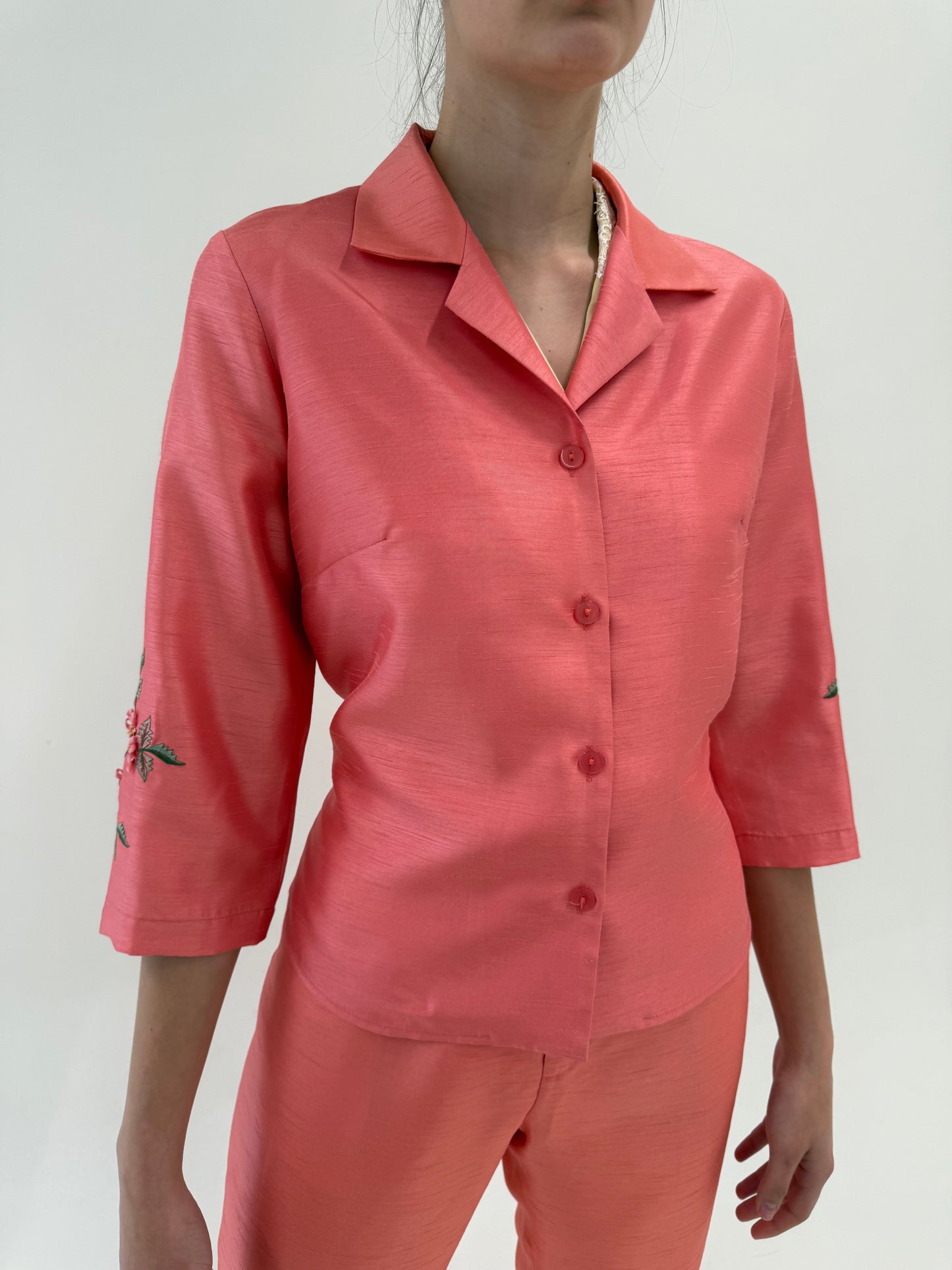 Costum cu broderie 3D din panza de mătase naturală salmon pink