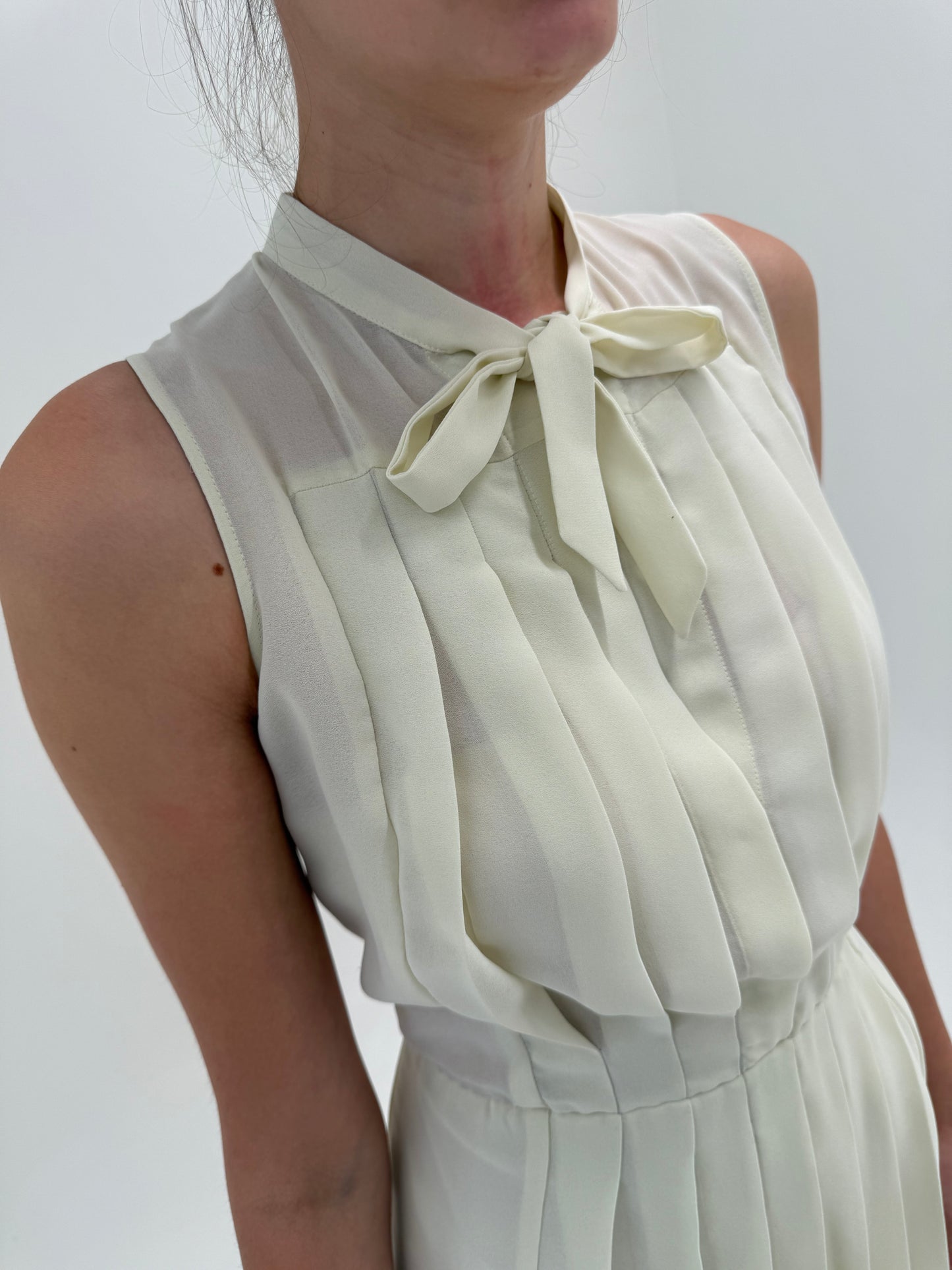 Rochie plisată Moschino off white din triplu voal de la zi la seară midi