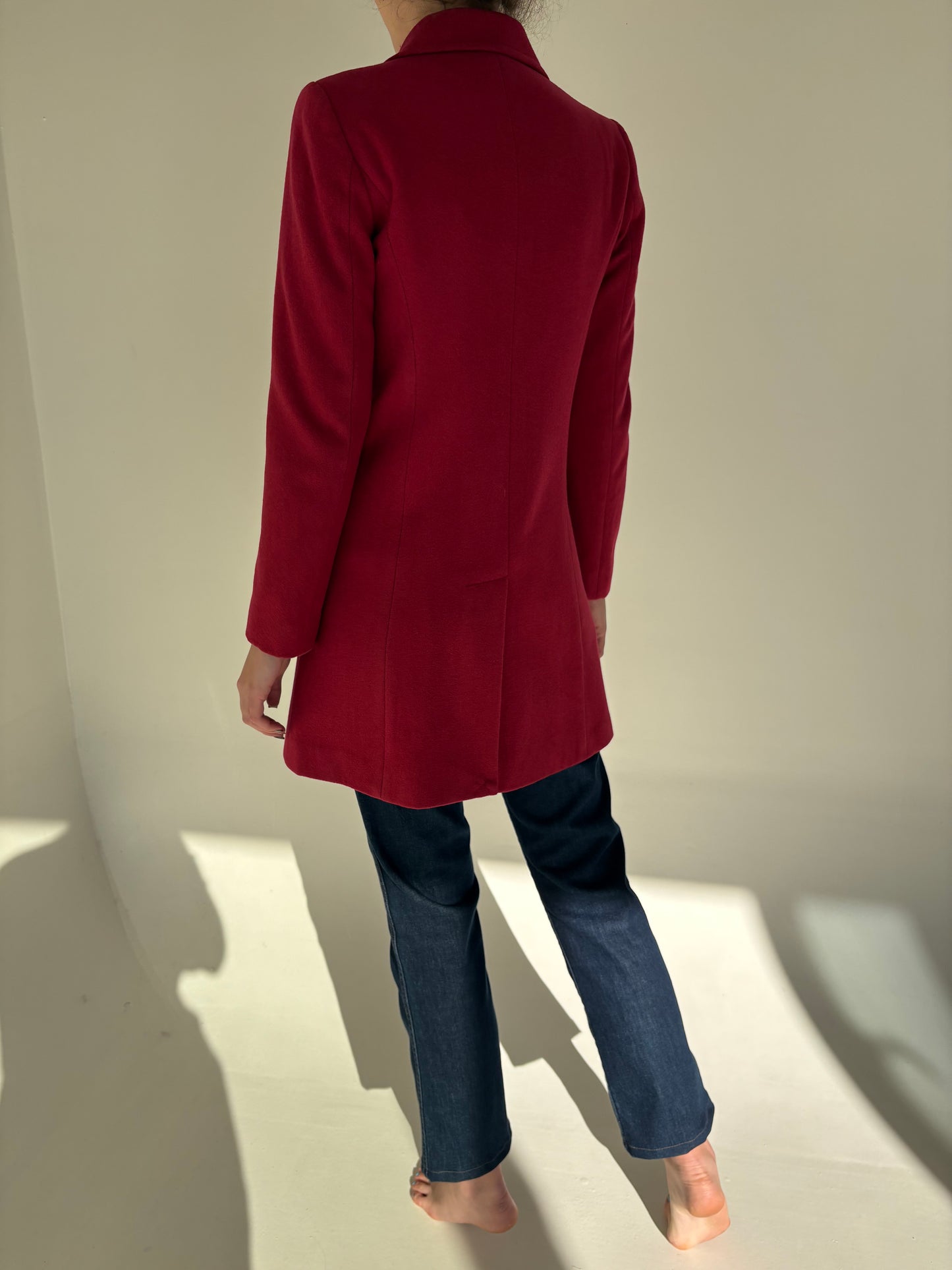 Palton rasberry red ușor cambrat cu revere late din lana extrafina