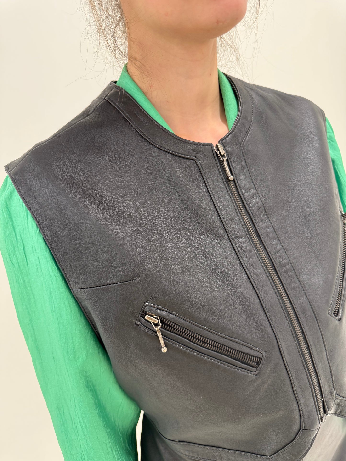 Top cambrat / vesta din piele naturală